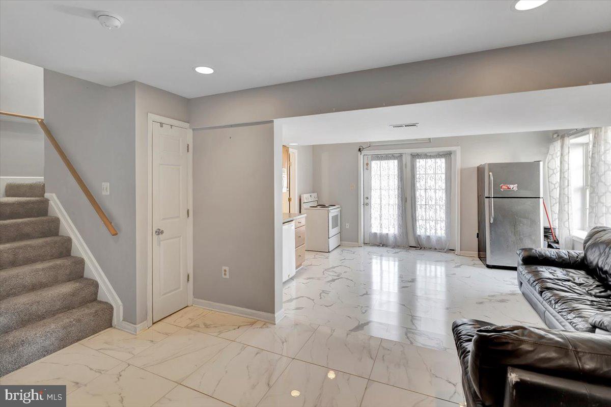 PERRY HALL - Residential