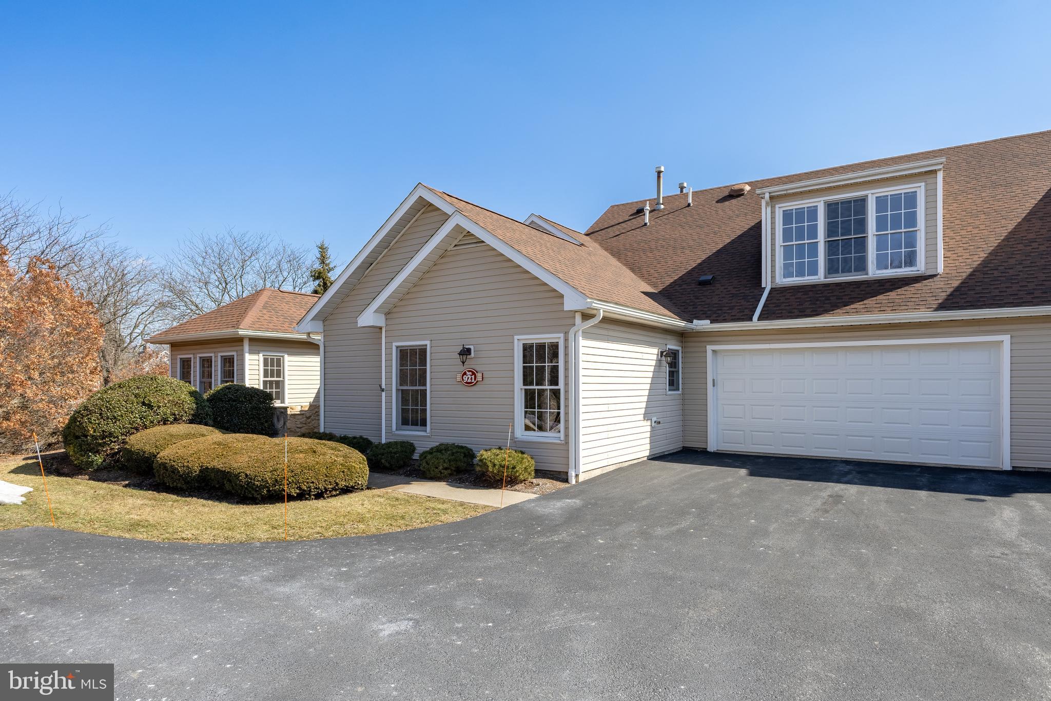 THOROUGHBRED CROSSING - Residential