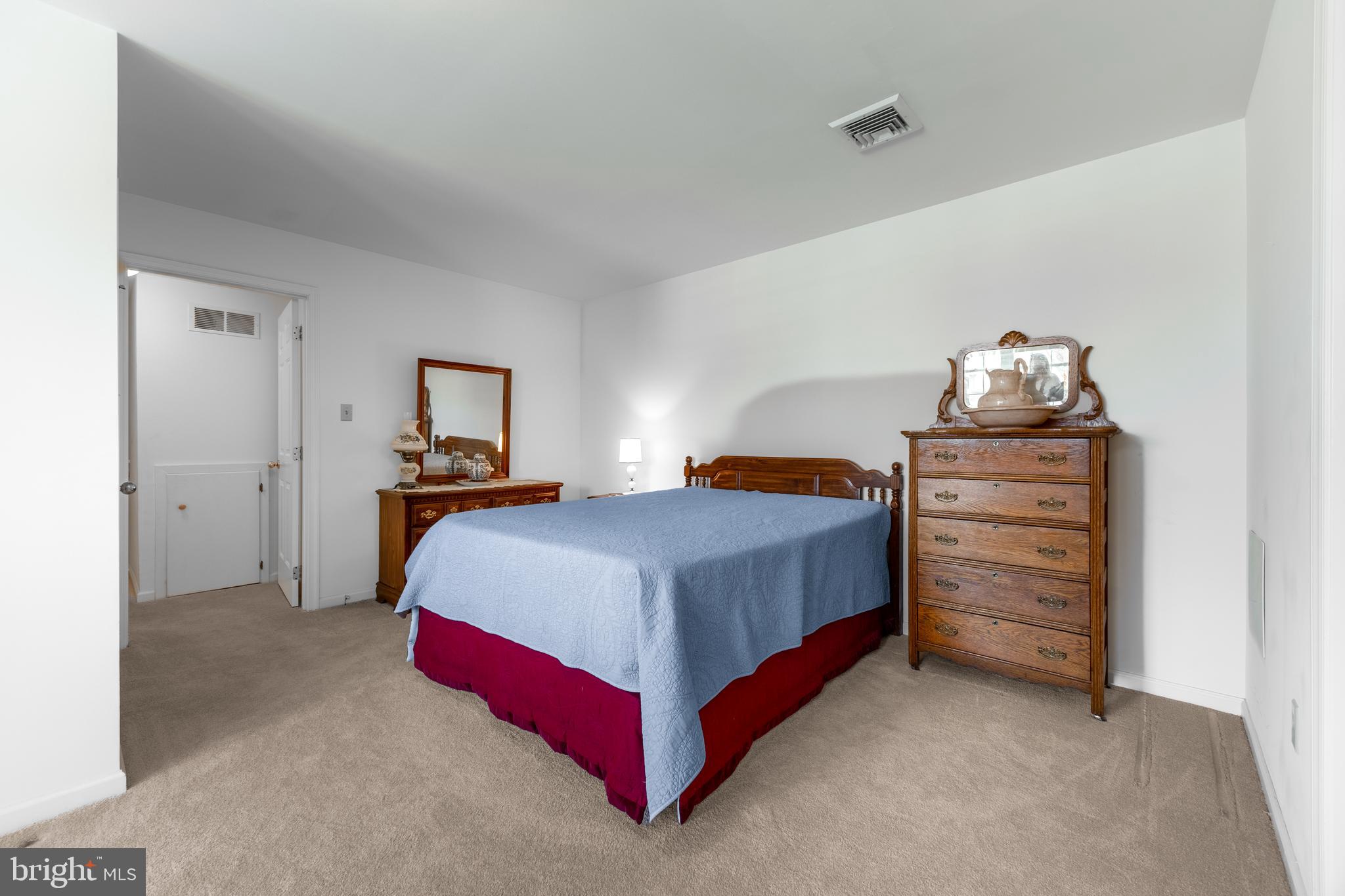 THOROUGHBRED CROSSING - Residential