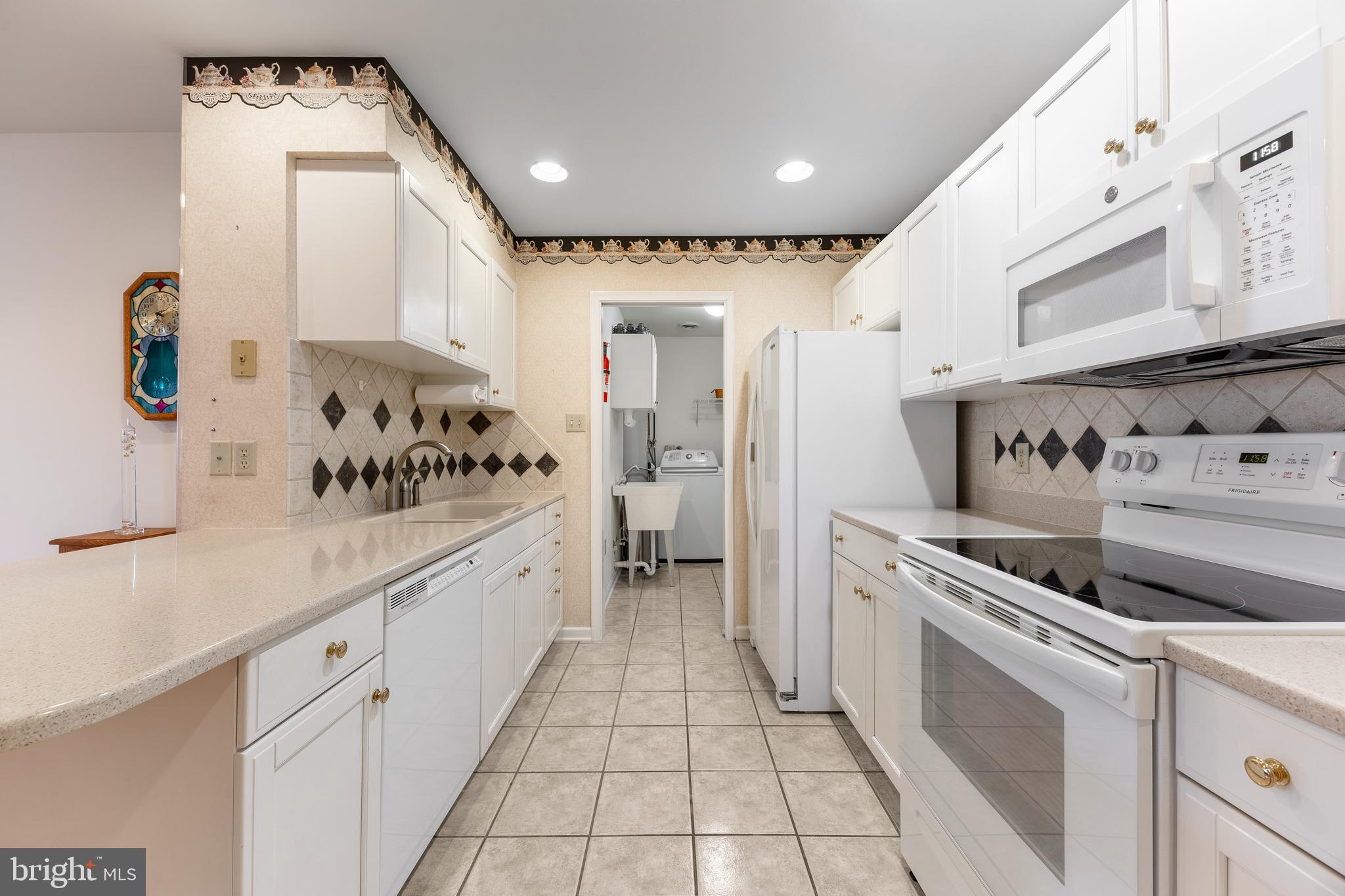 THOROUGHBRED CROSSING - Residential