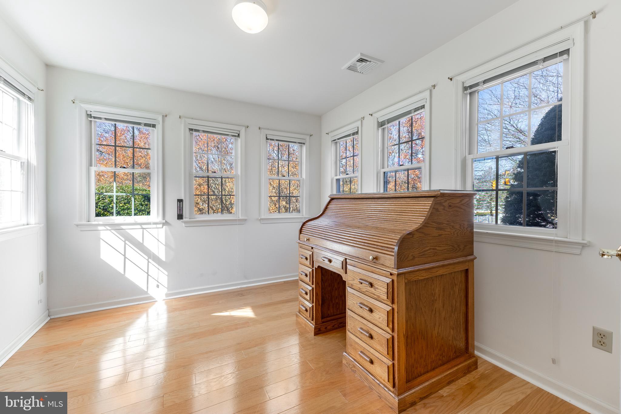 THOROUGHBRED CROSSING - Residential