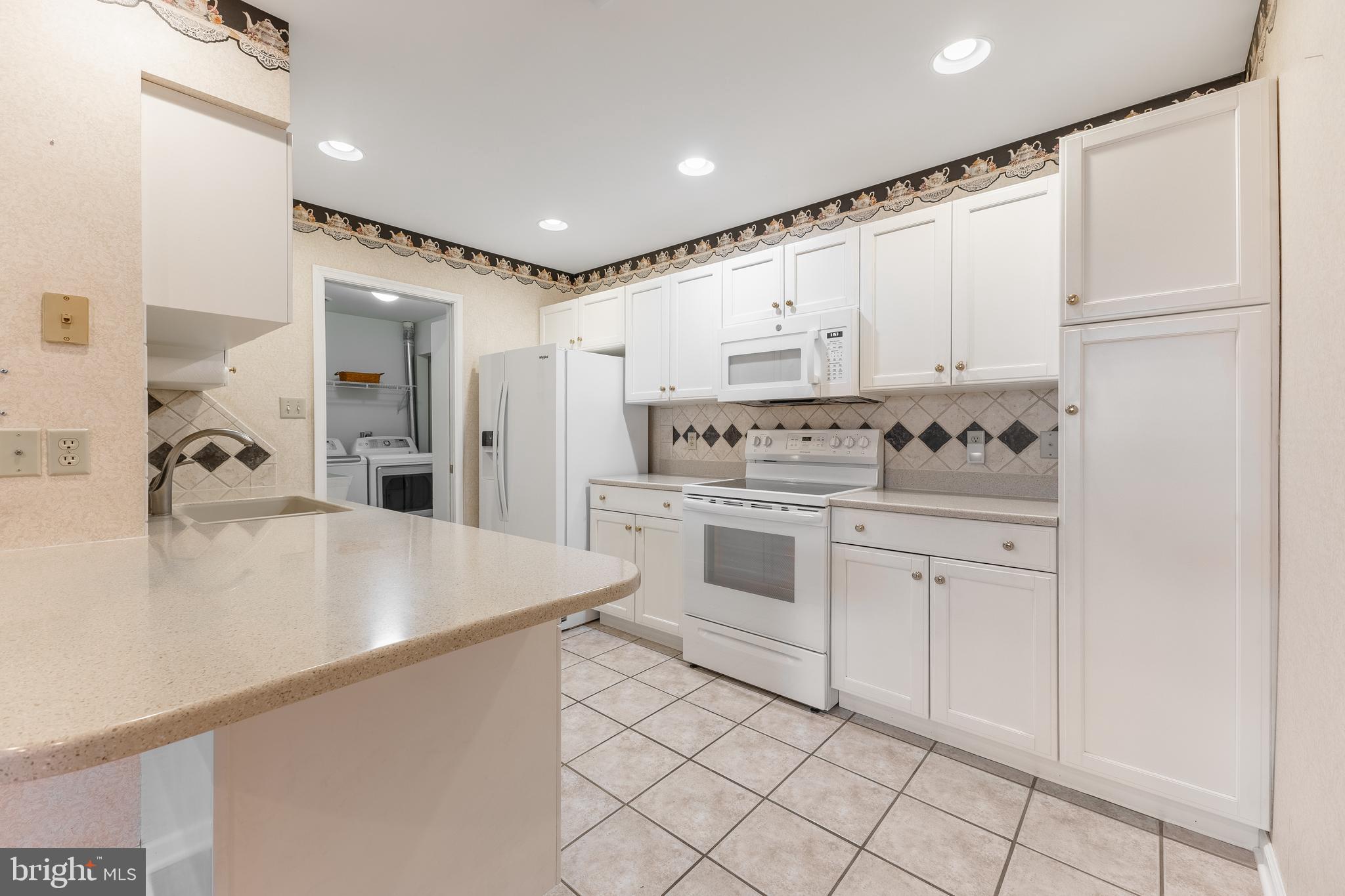 THOROUGHBRED CROSSING - Residential