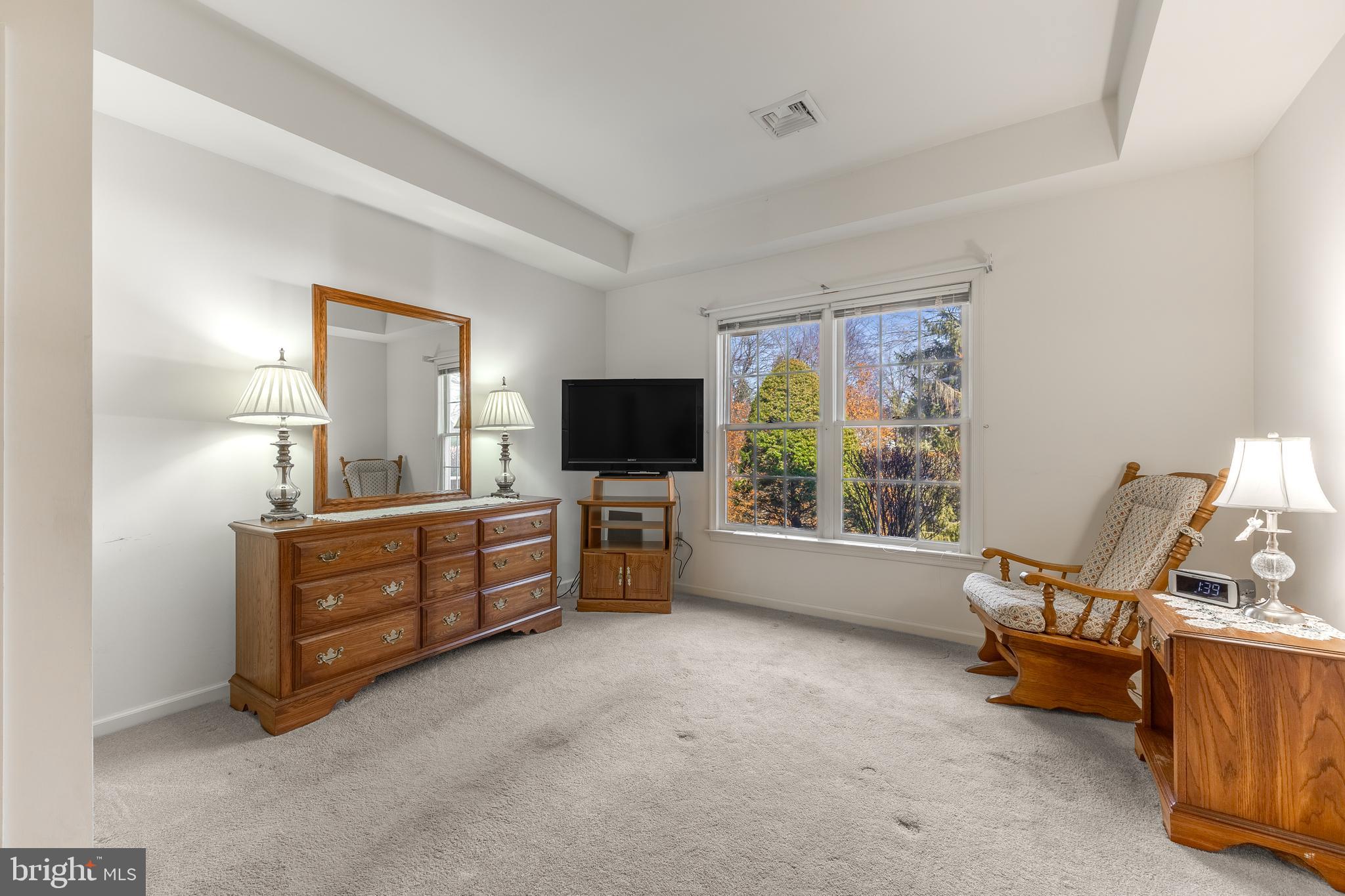 THOROUGHBRED CROSSING - Residential