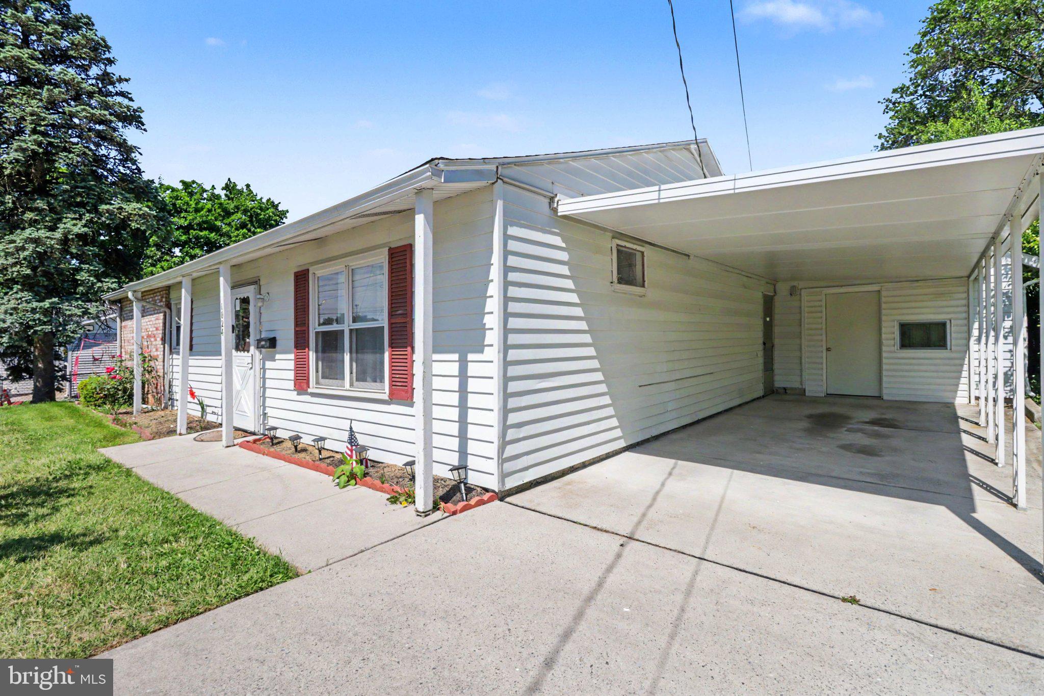 1024 BUTTONWOOD DRIVE