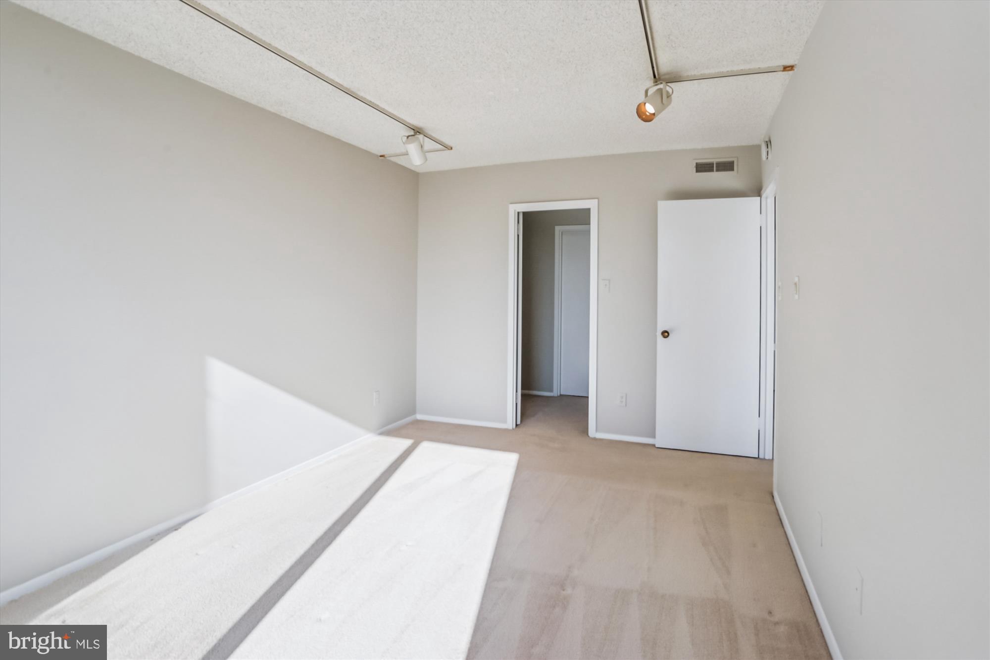 POOKS HILL - Residential