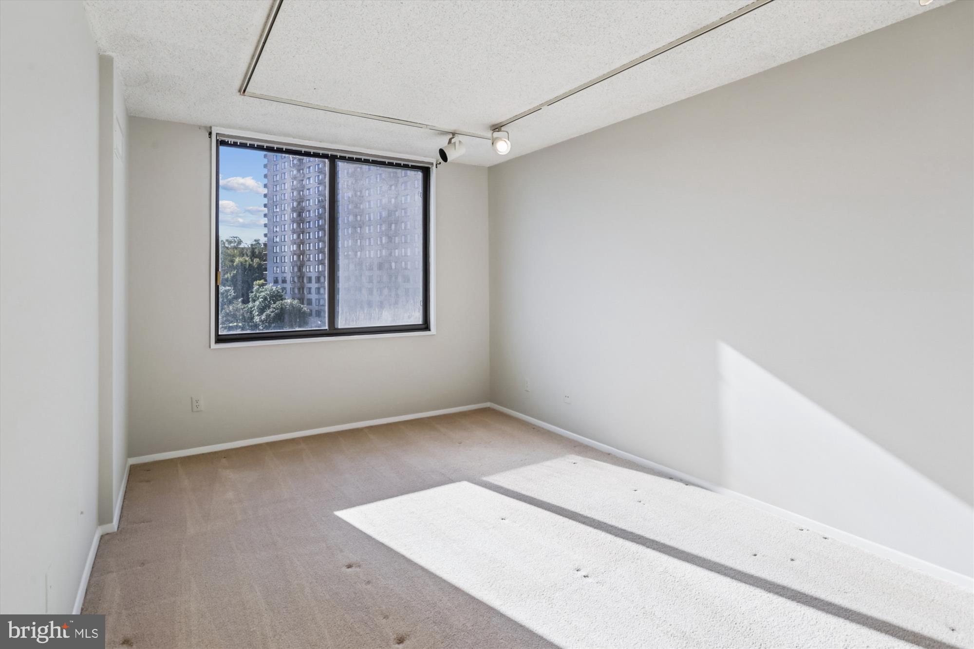 POOKS HILL - Residential