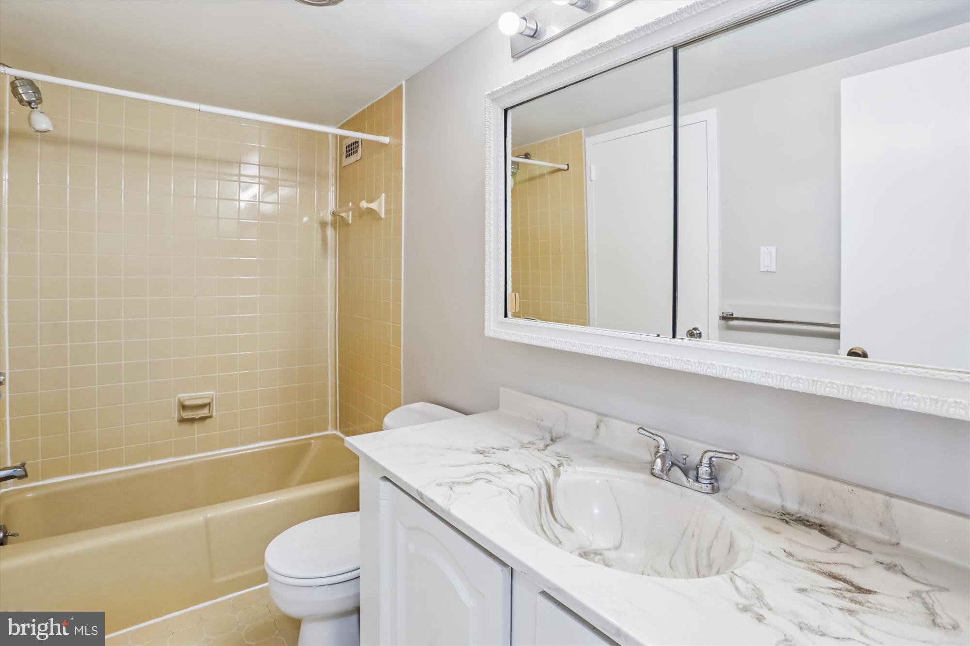 POOKS HILL - Residential