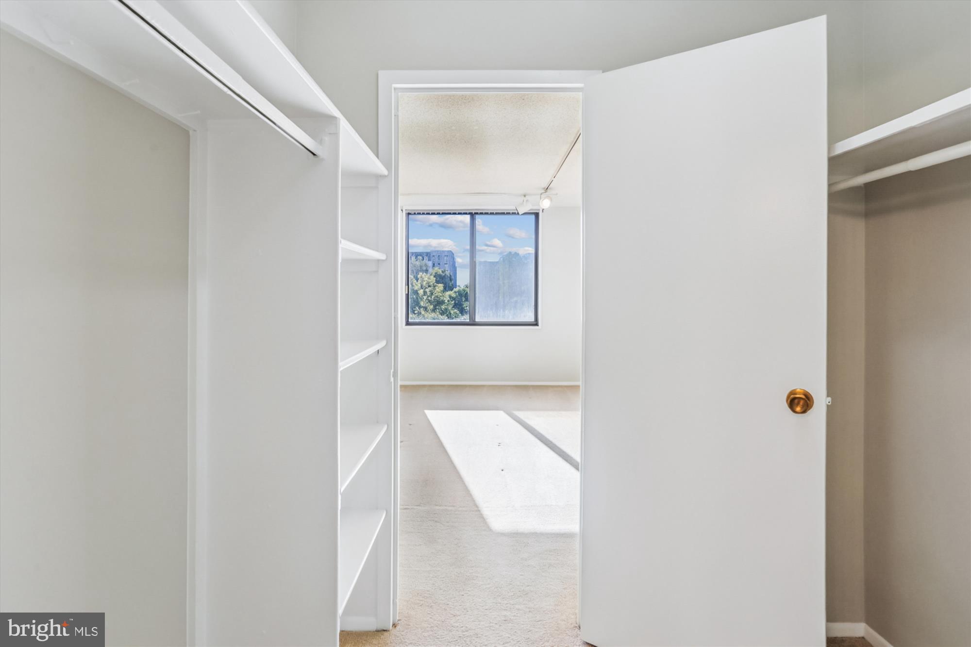 POOKS HILL - Residential