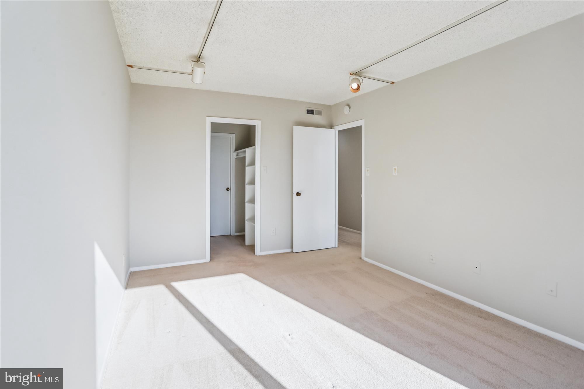 POOKS HILL - Residential