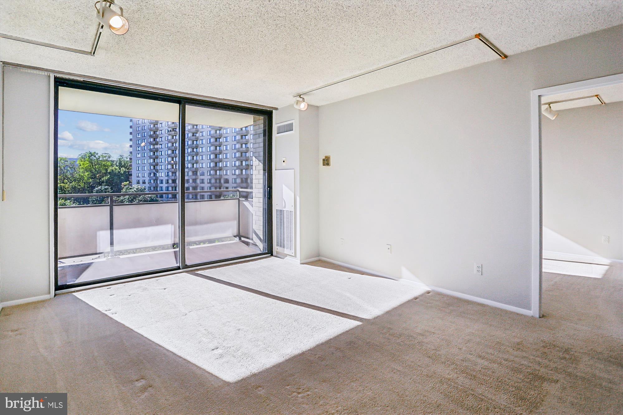 POOKS HILL - Residential