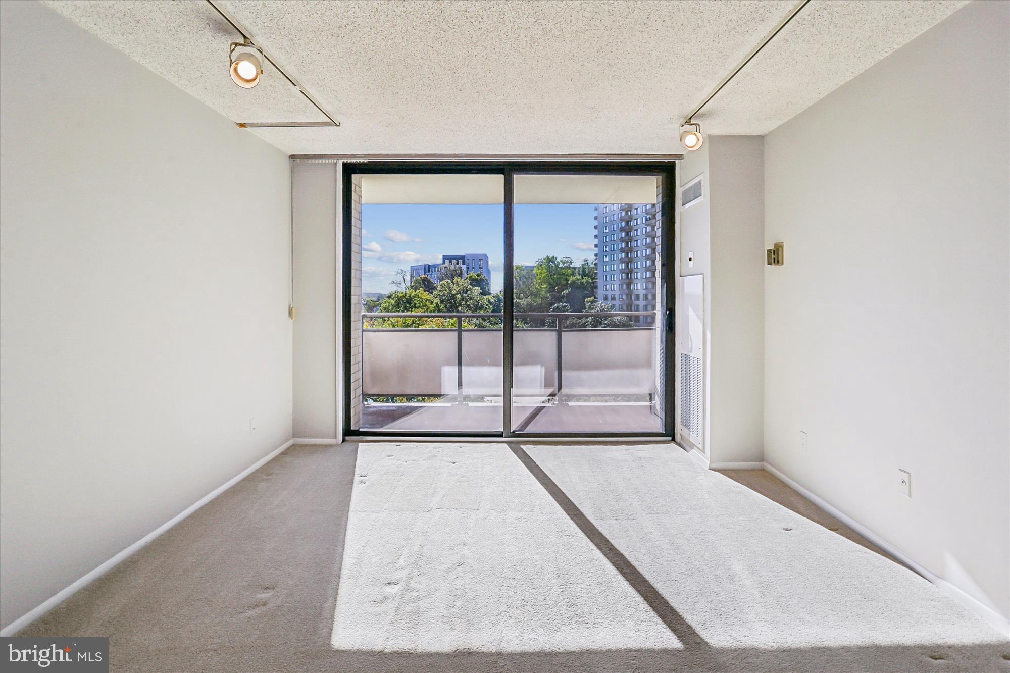 POOKS HILL - Residential