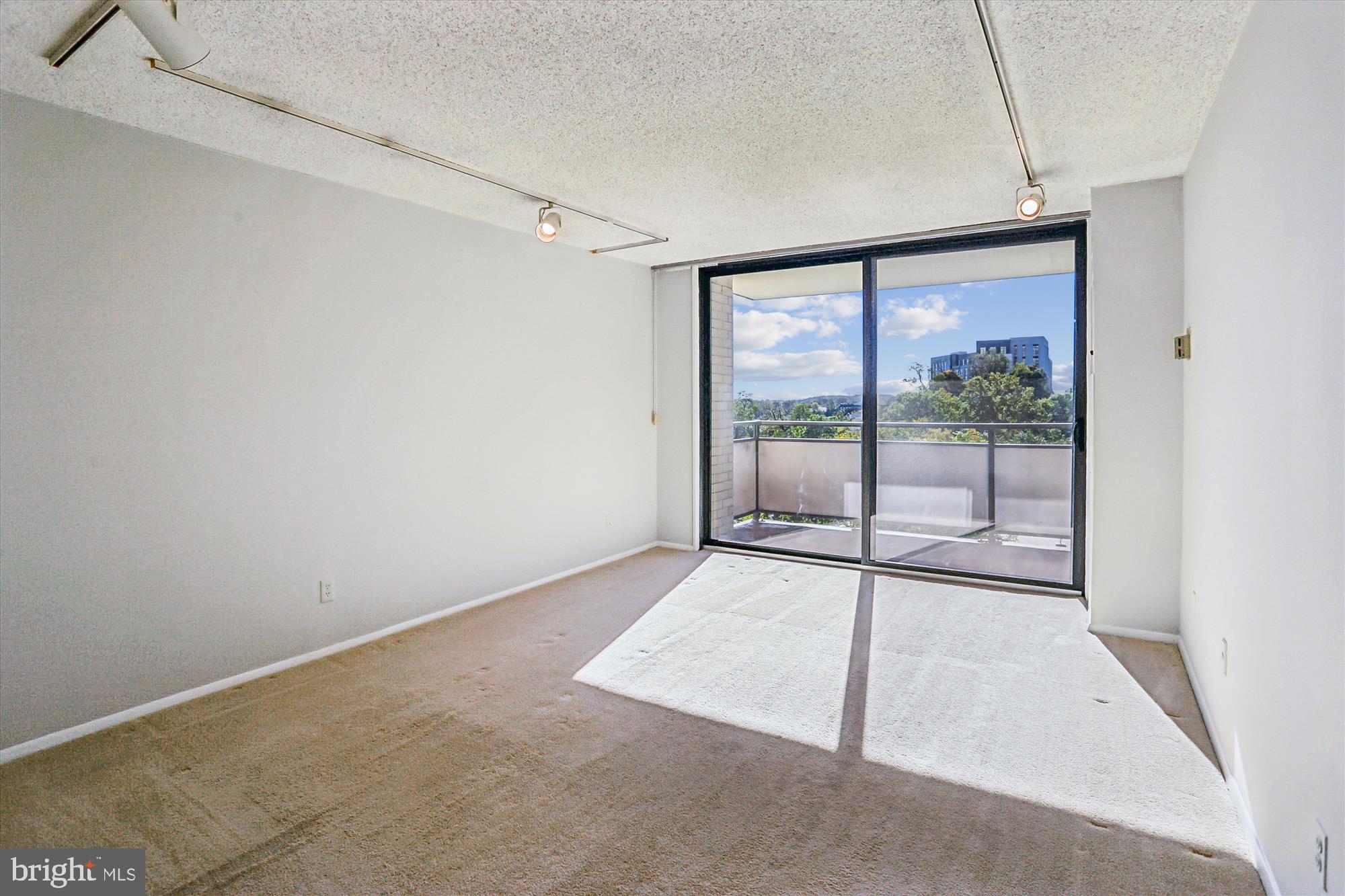 POOKS HILL - Residential