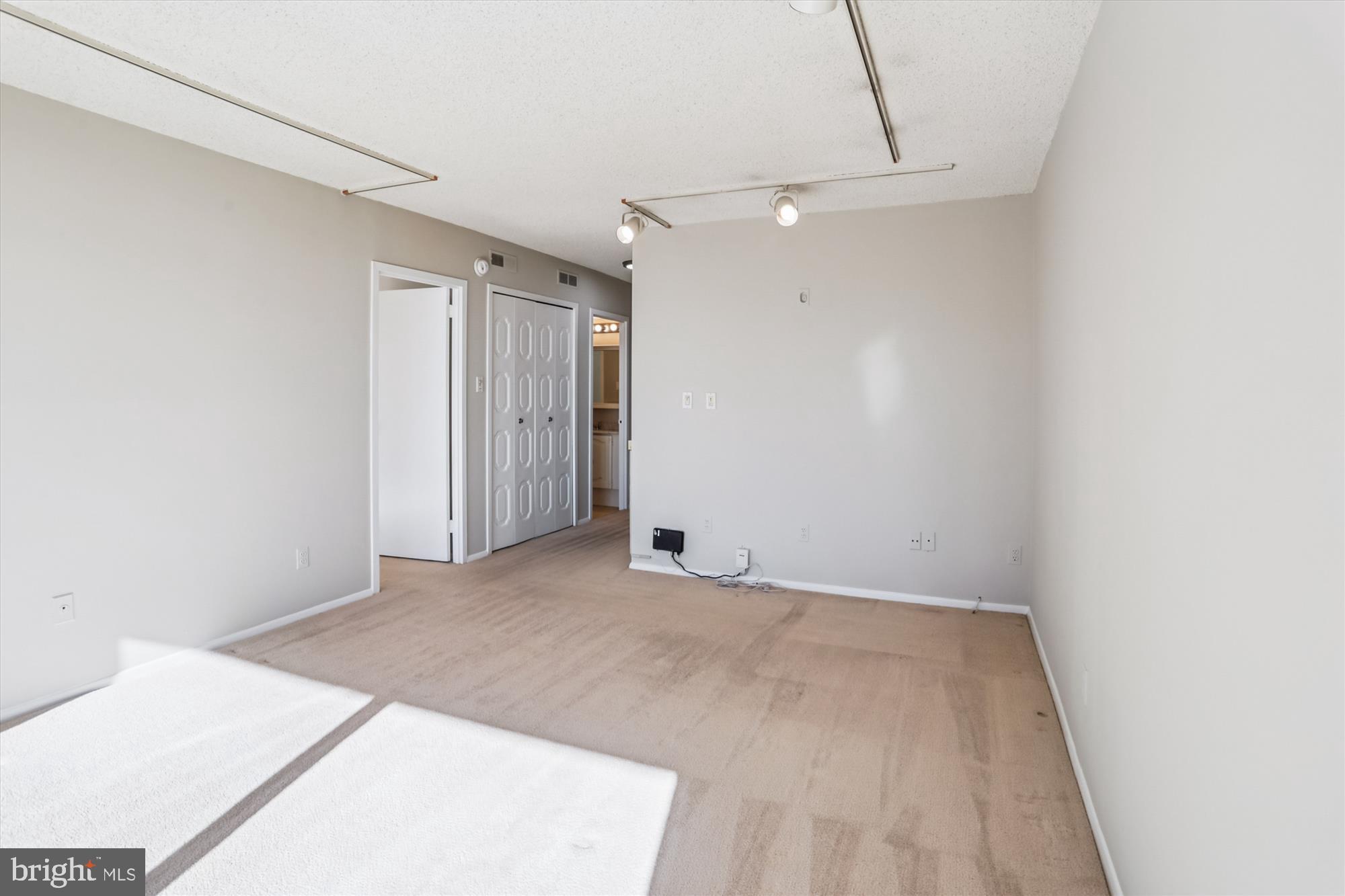 POOKS HILL - Residential