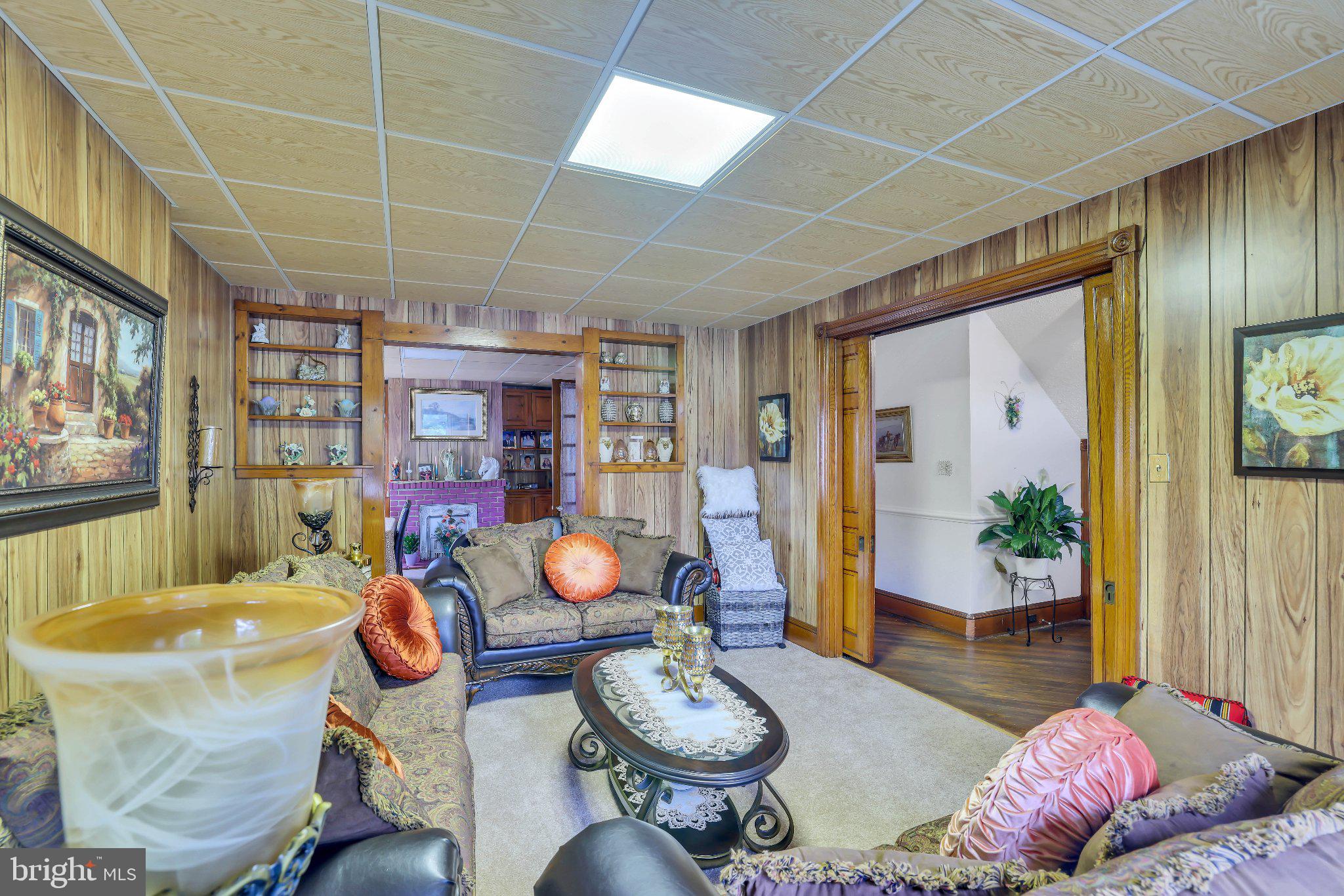 525 LINCOLN HIGHWAY E