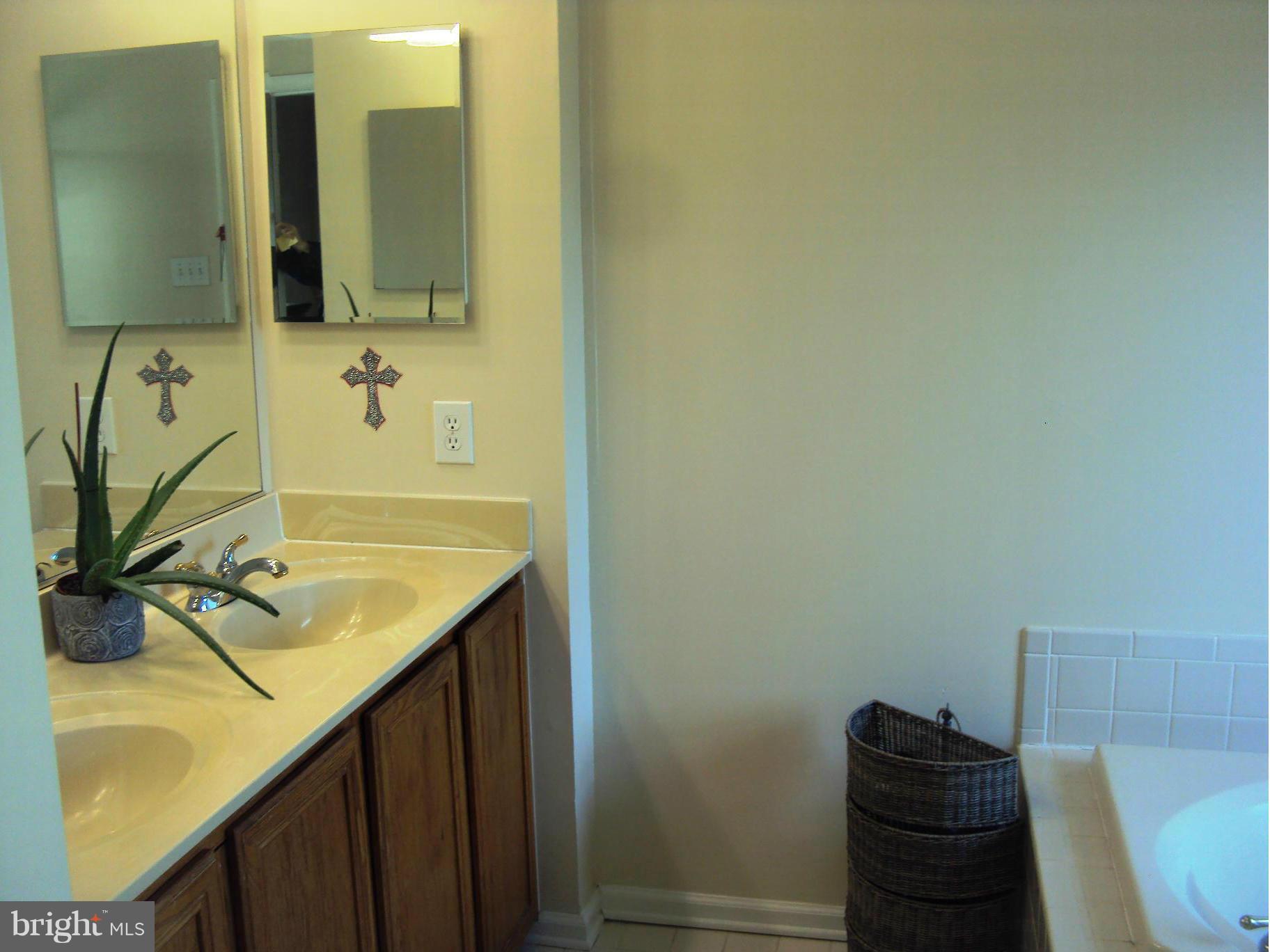 NORBECK GROVE - Residential