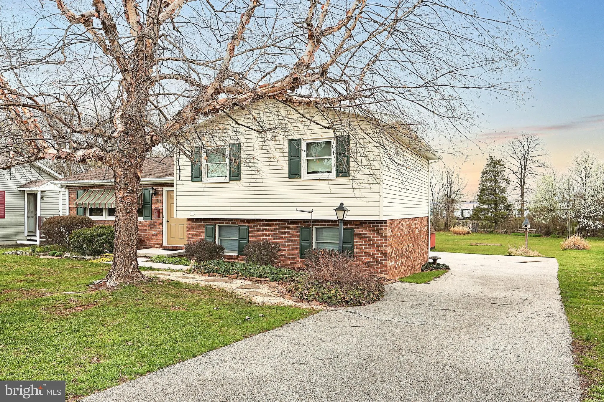 New Oxford, Pennsylvania 17350, United States, 3 Bedrooms Bedrooms, ,1 BathroomBathrooms,Residential,Pending,104545