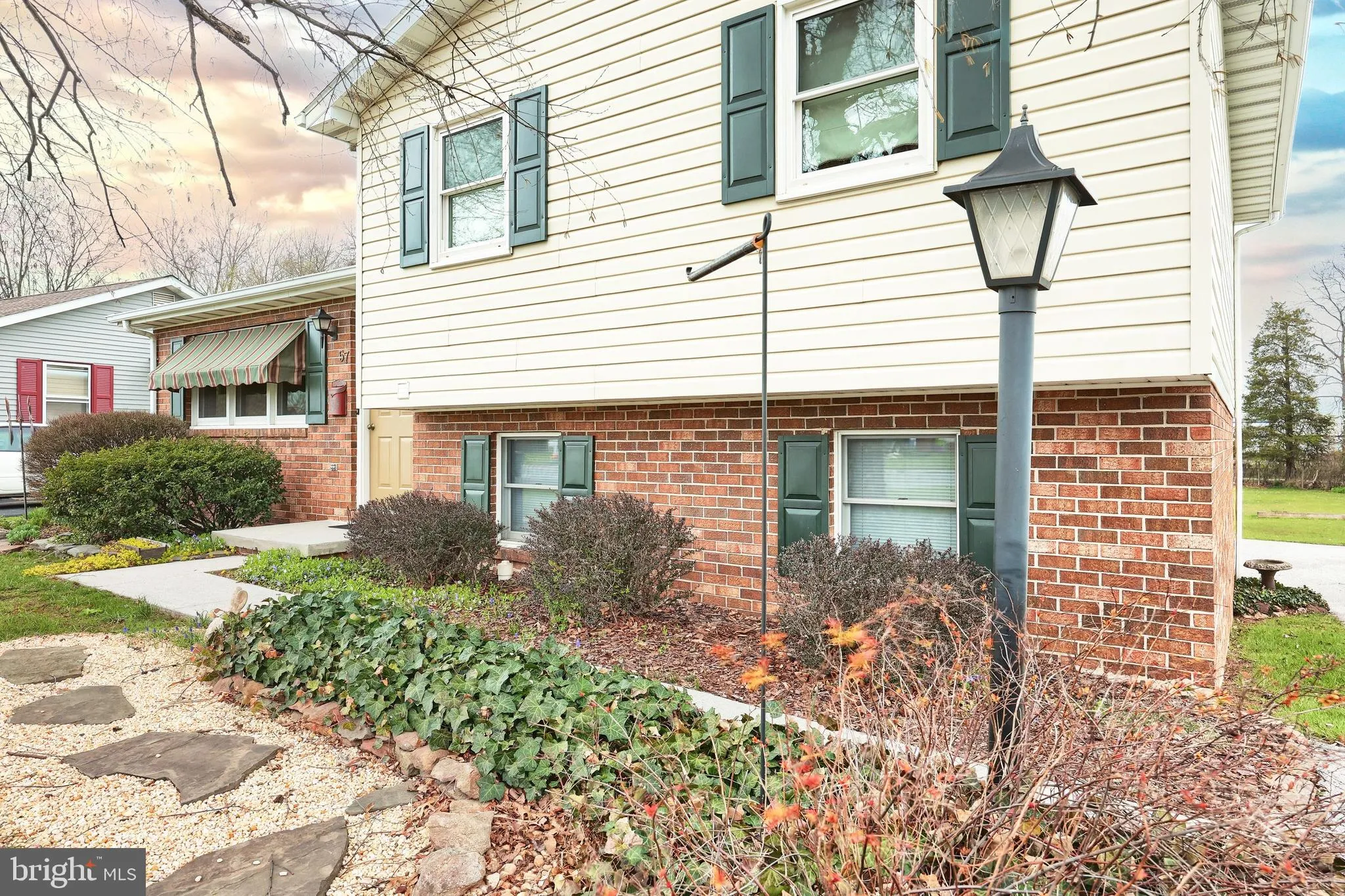 New Oxford, Pennsylvania 17350, United States, 3 Bedrooms Bedrooms, ,1 BathroomBathrooms,Residential,Pending,104545