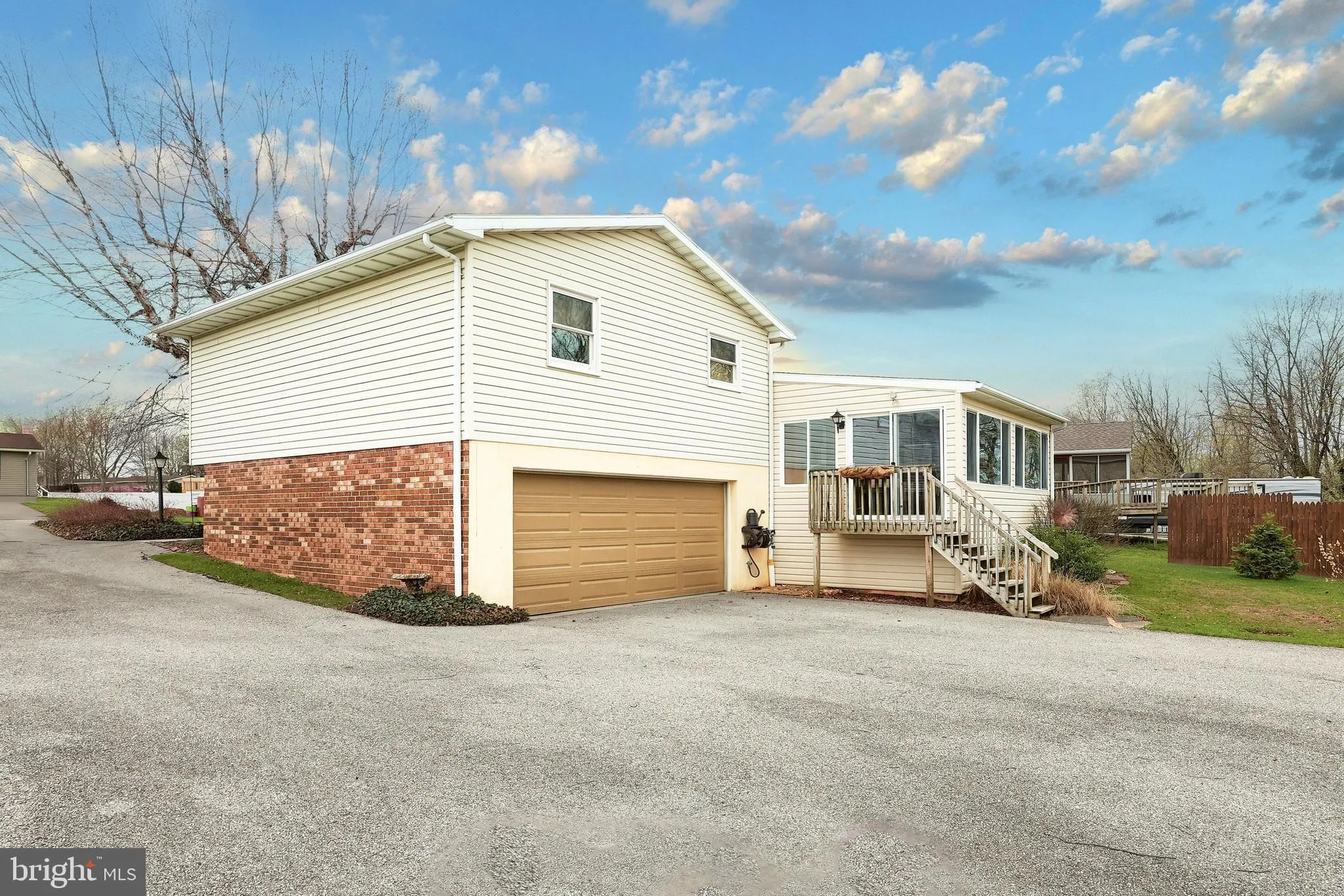 New Oxford, Pennsylvania 17350, United States, 3 Bedrooms Bedrooms, ,1 BathroomBathrooms,Residential,Pending,104545