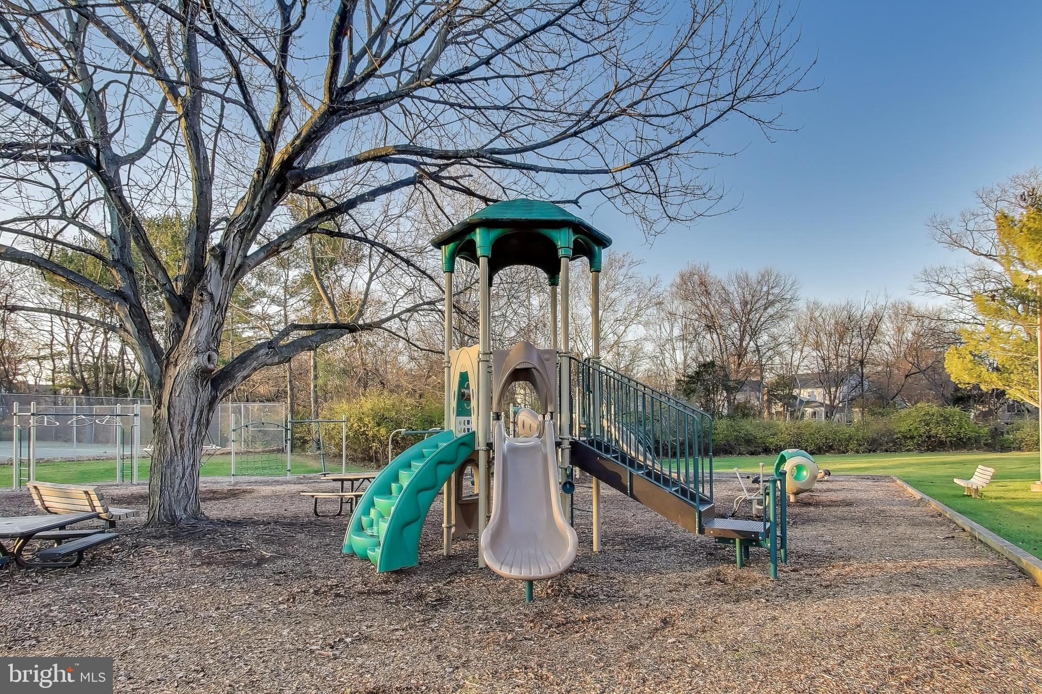 CHANTILLY HIGHLANDS - Residential