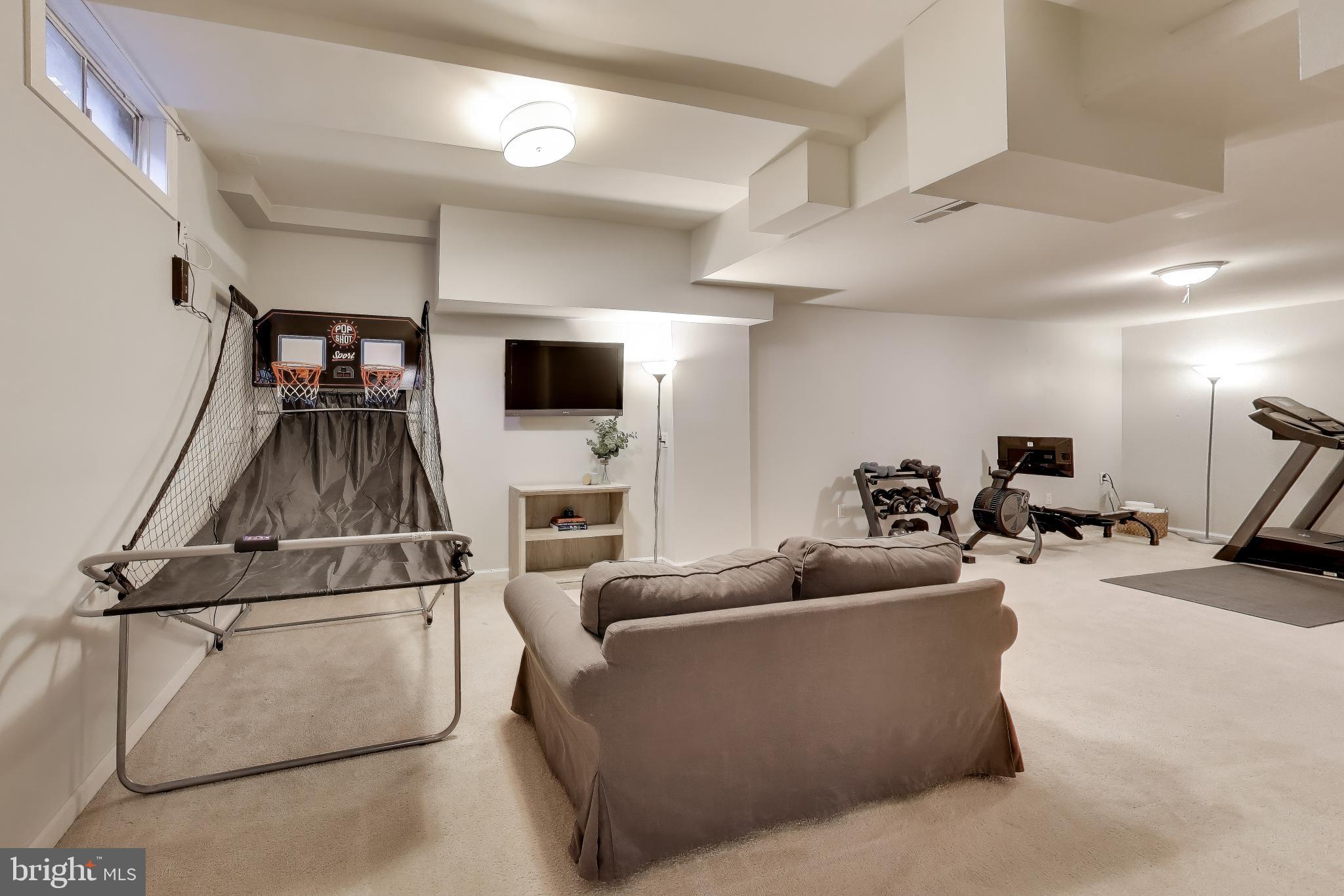 CHANTILLY HIGHLANDS - Residential