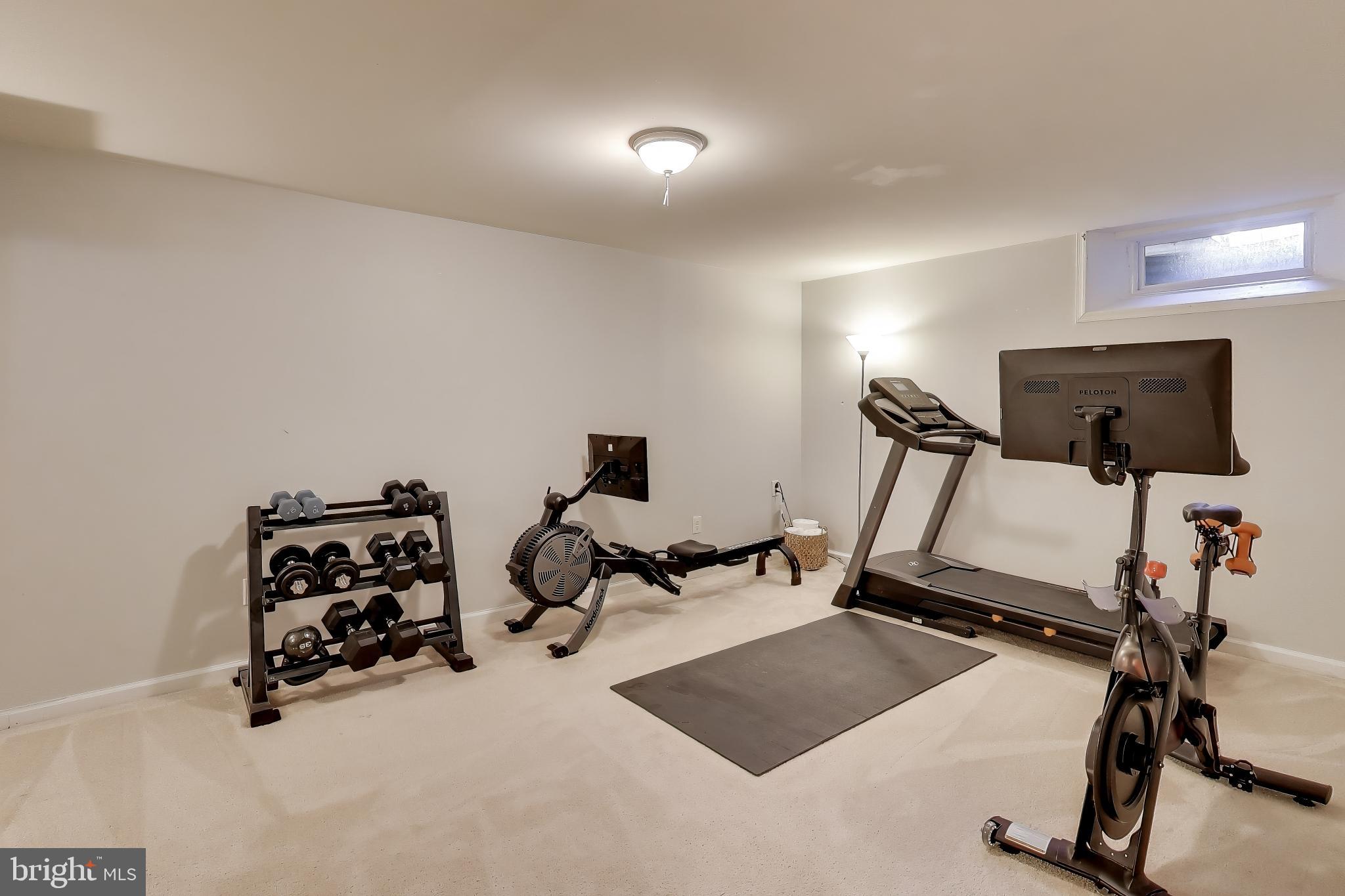 CHANTILLY HIGHLANDS - Residential