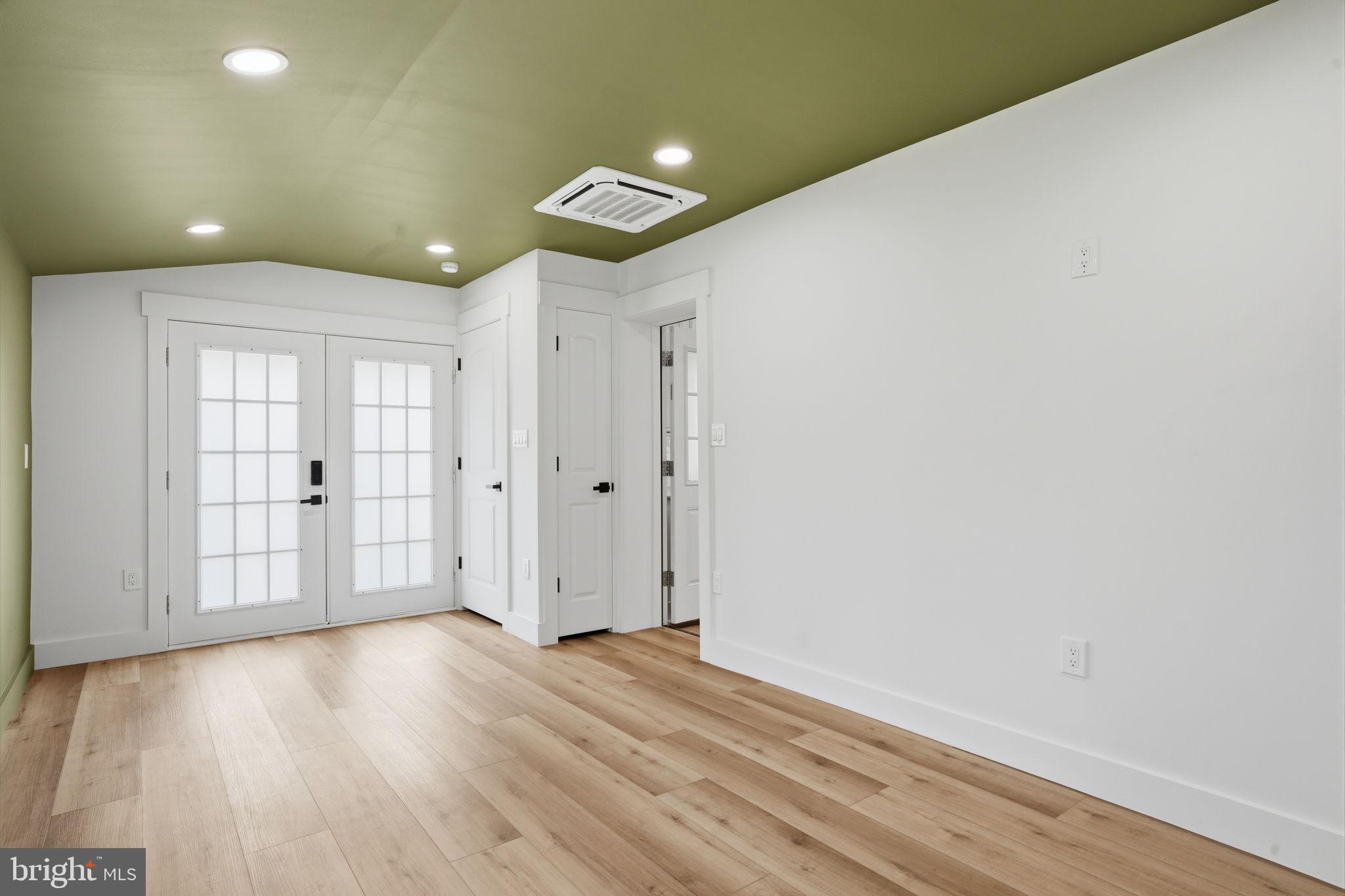 LANGHORNE TERRACE - Residential