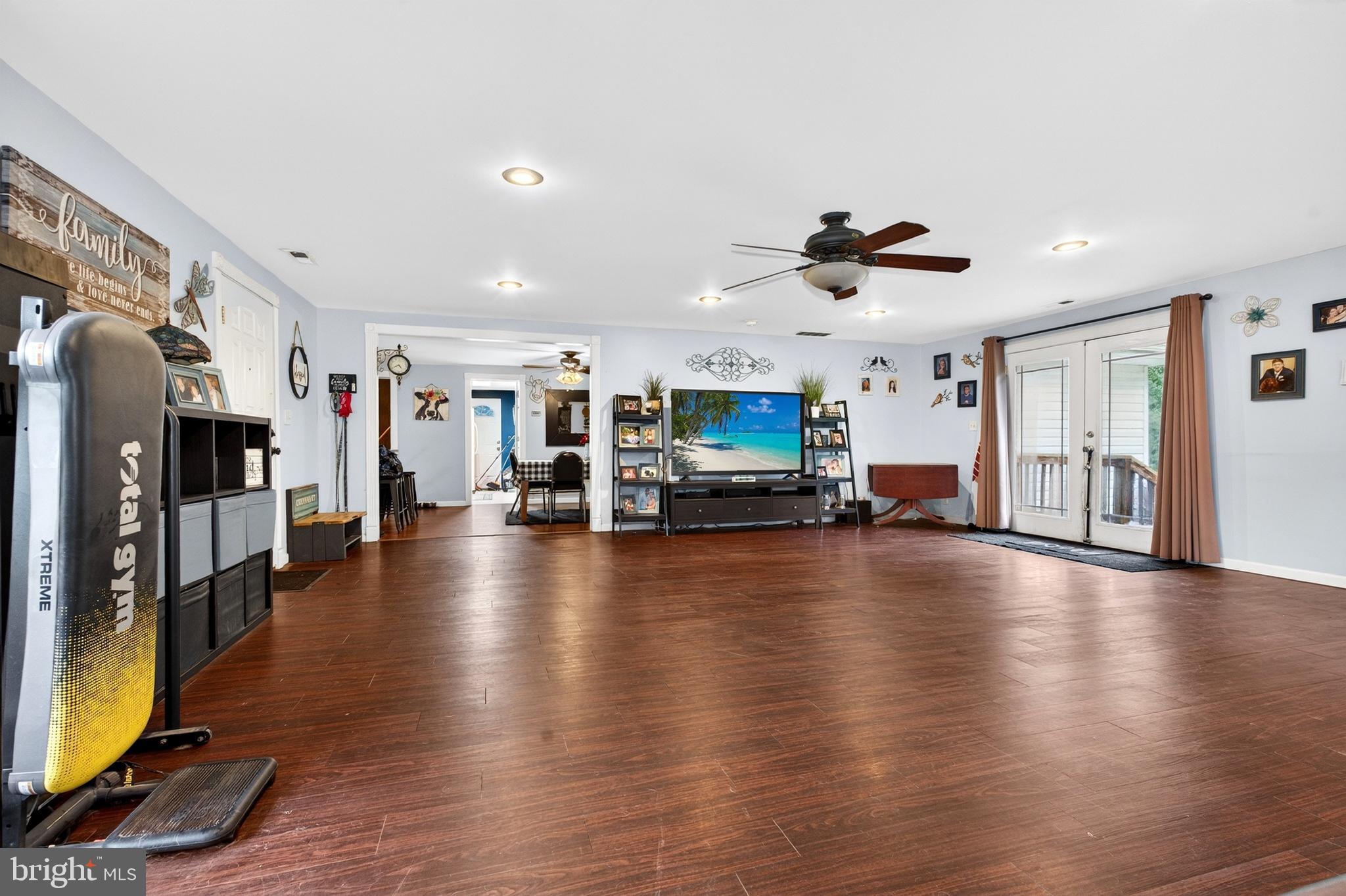 NORTH POINT VILLAGE - Residential