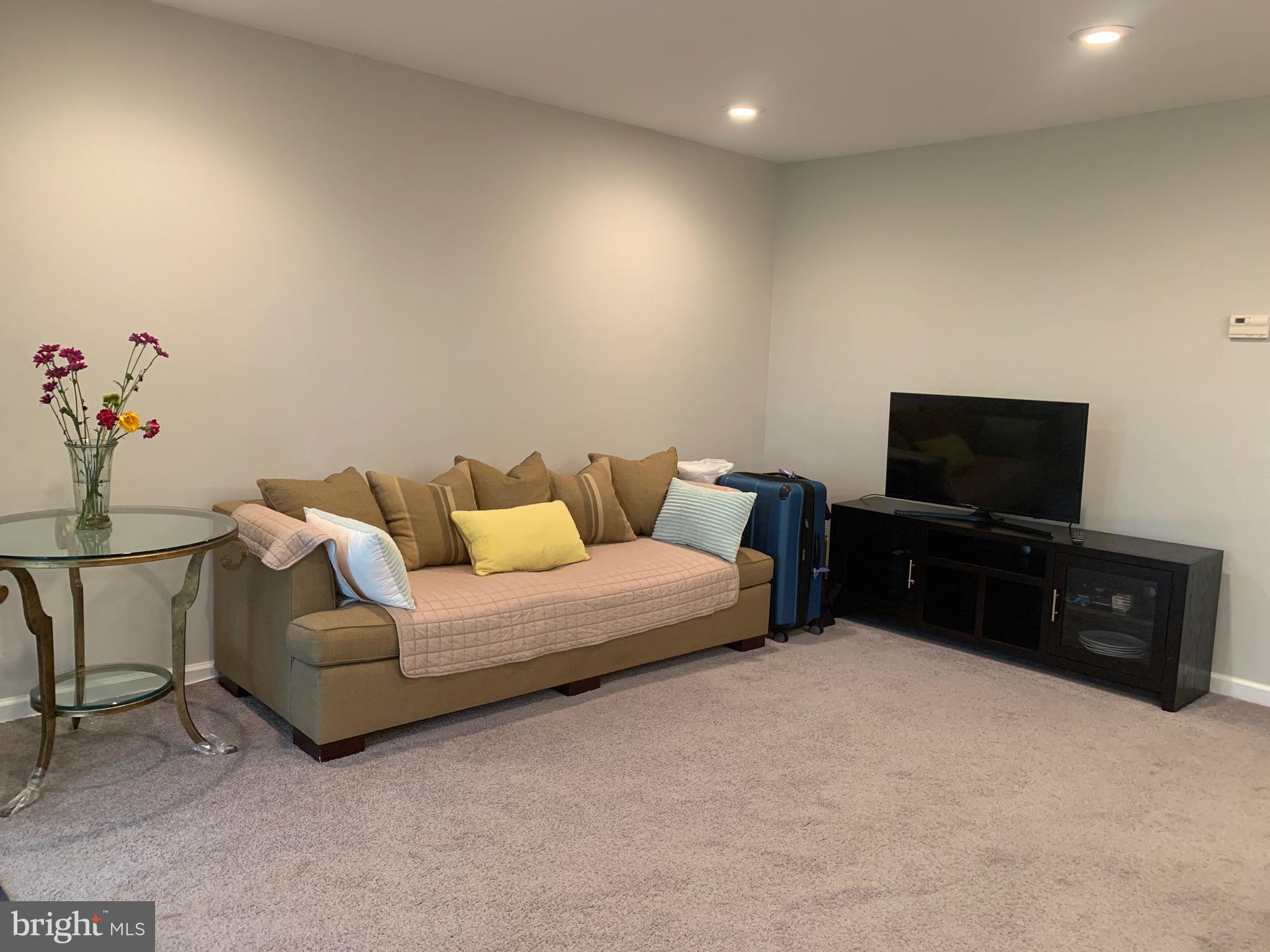 THE MEADOWS - Residential Lease