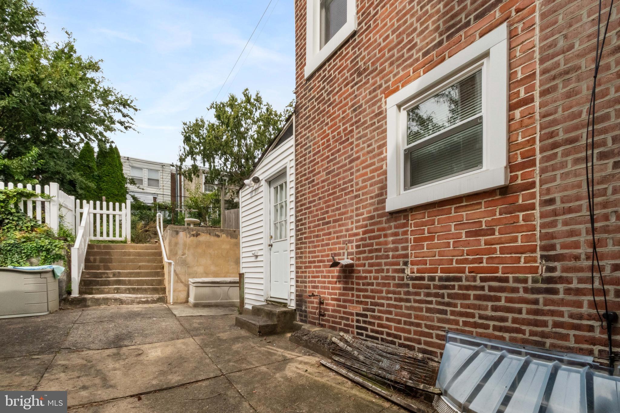 EAST FALLS - Residential