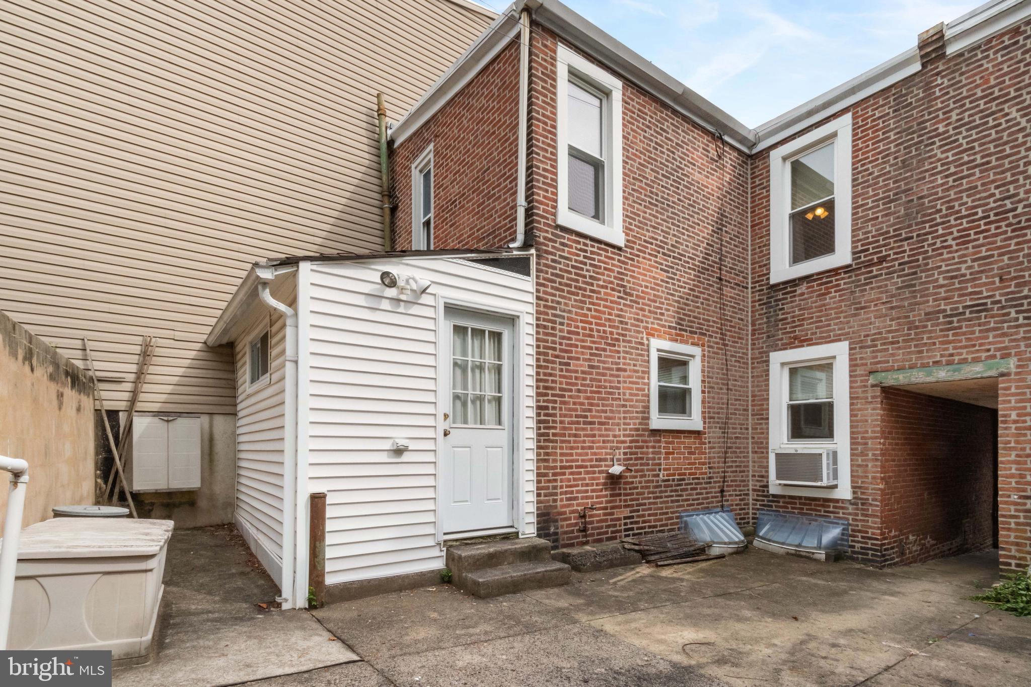 EAST FALLS - Residential