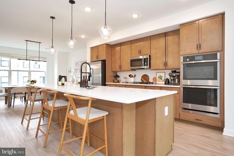 Condo For Sale - 4953 Longmire Way Way<br/> CHANTILLY, VA 20151