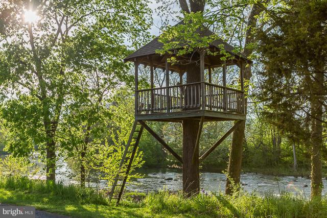 CNGS APT AND SHEND COMS - Residential