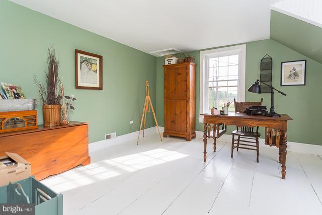 CNGS APT AND SHEND COMS - Residential