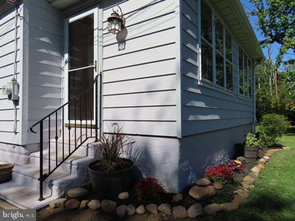 Photo of 9 Frazier Street, BURLINGTON, NJ 08016 (MLS # NJBL2095604)