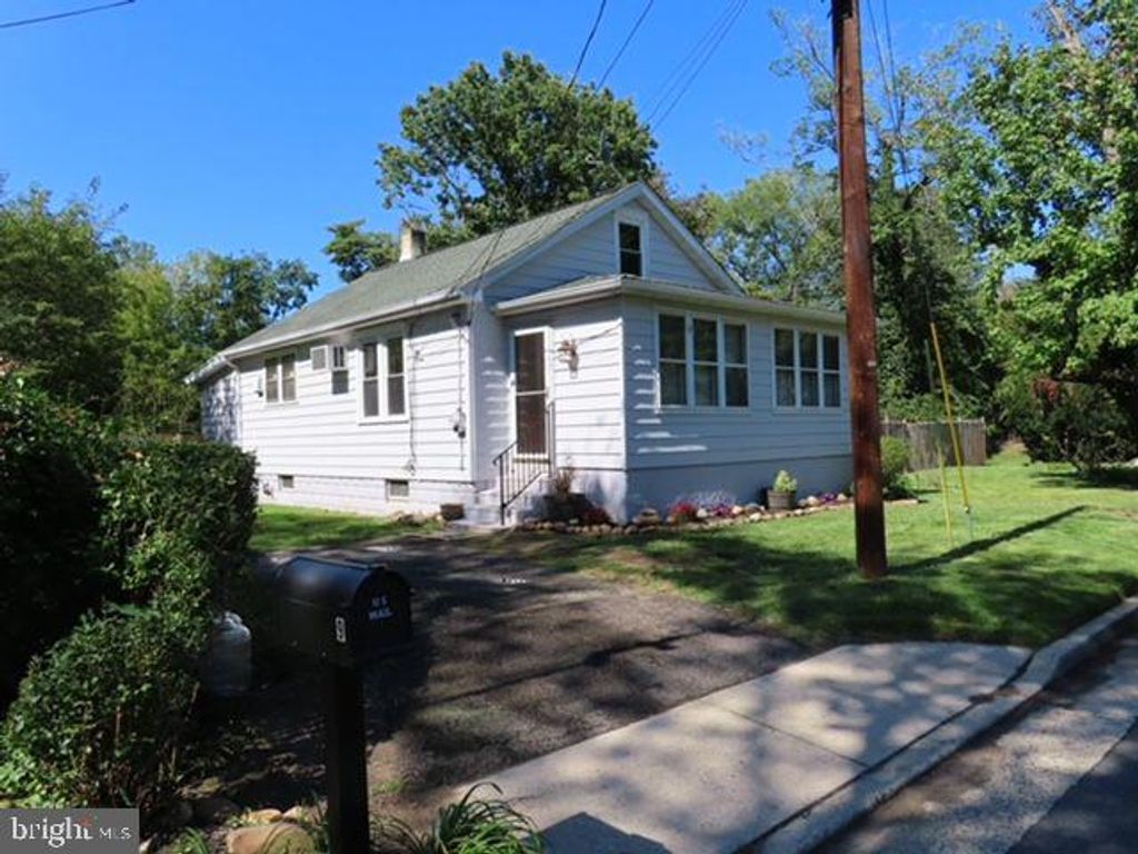 Photo of 9 Frazier Street, BURLINGTON, NJ 08016 (MLS # NJBL2095604)
