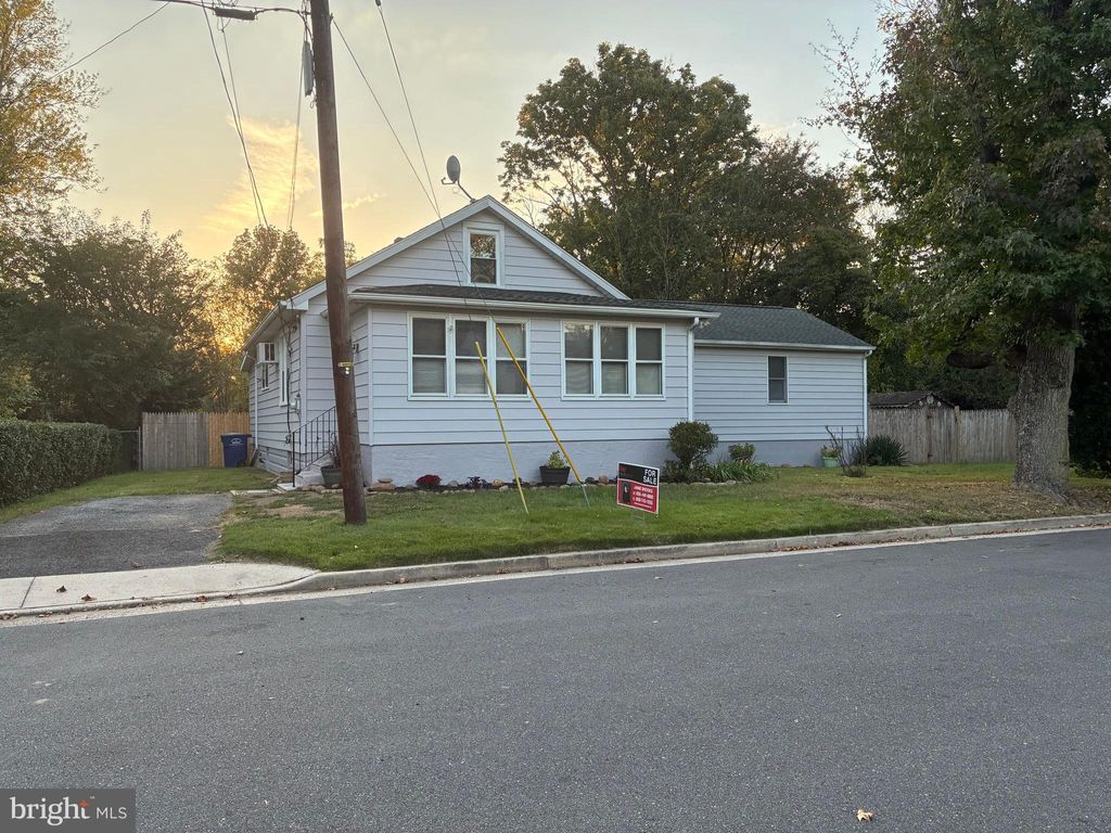 Photo of 9 Frazier Street, BURLINGTON, NJ 08016 (MLS # NJBL2095604)