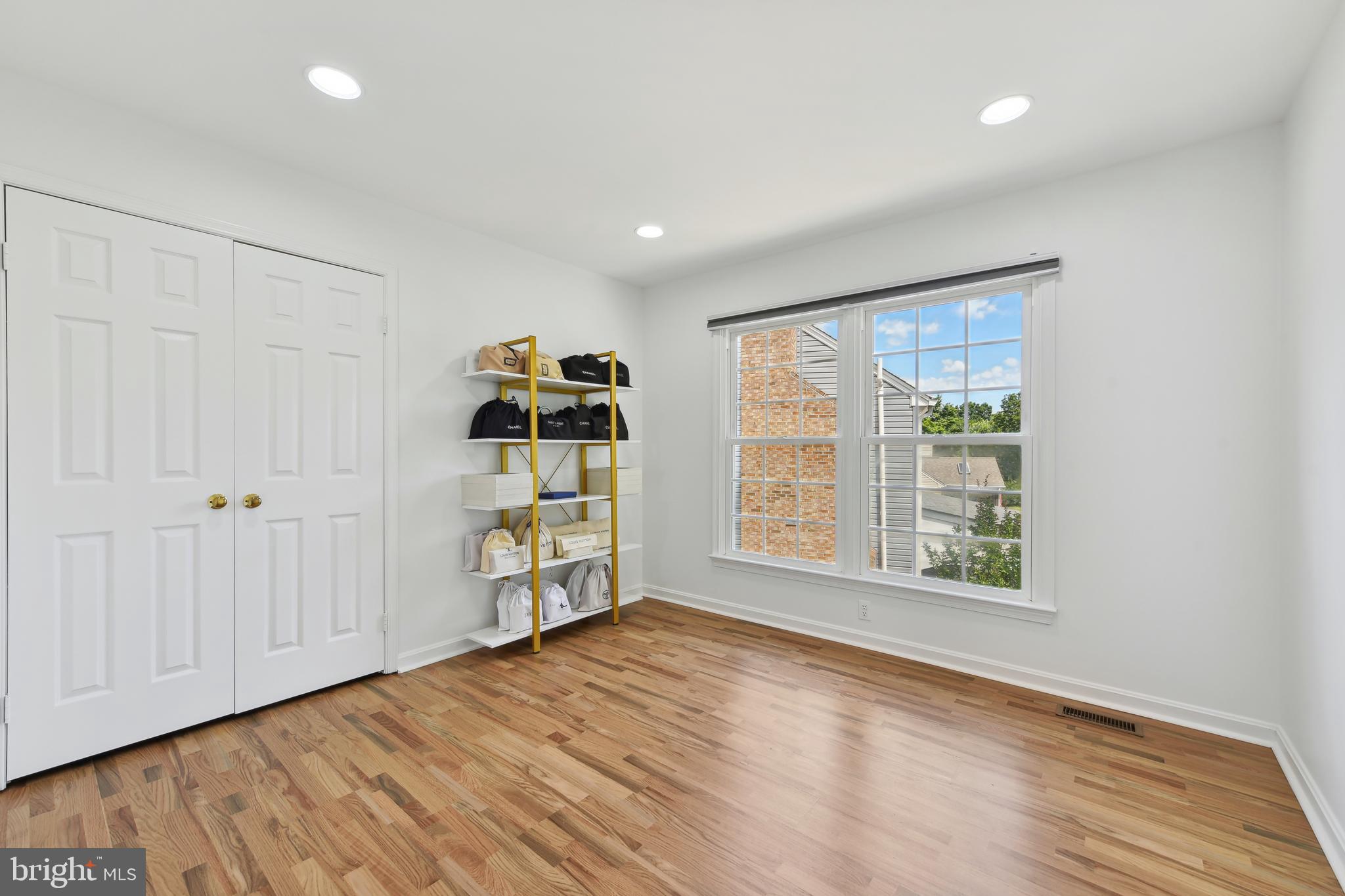 COUNTRYSIDE - Residential