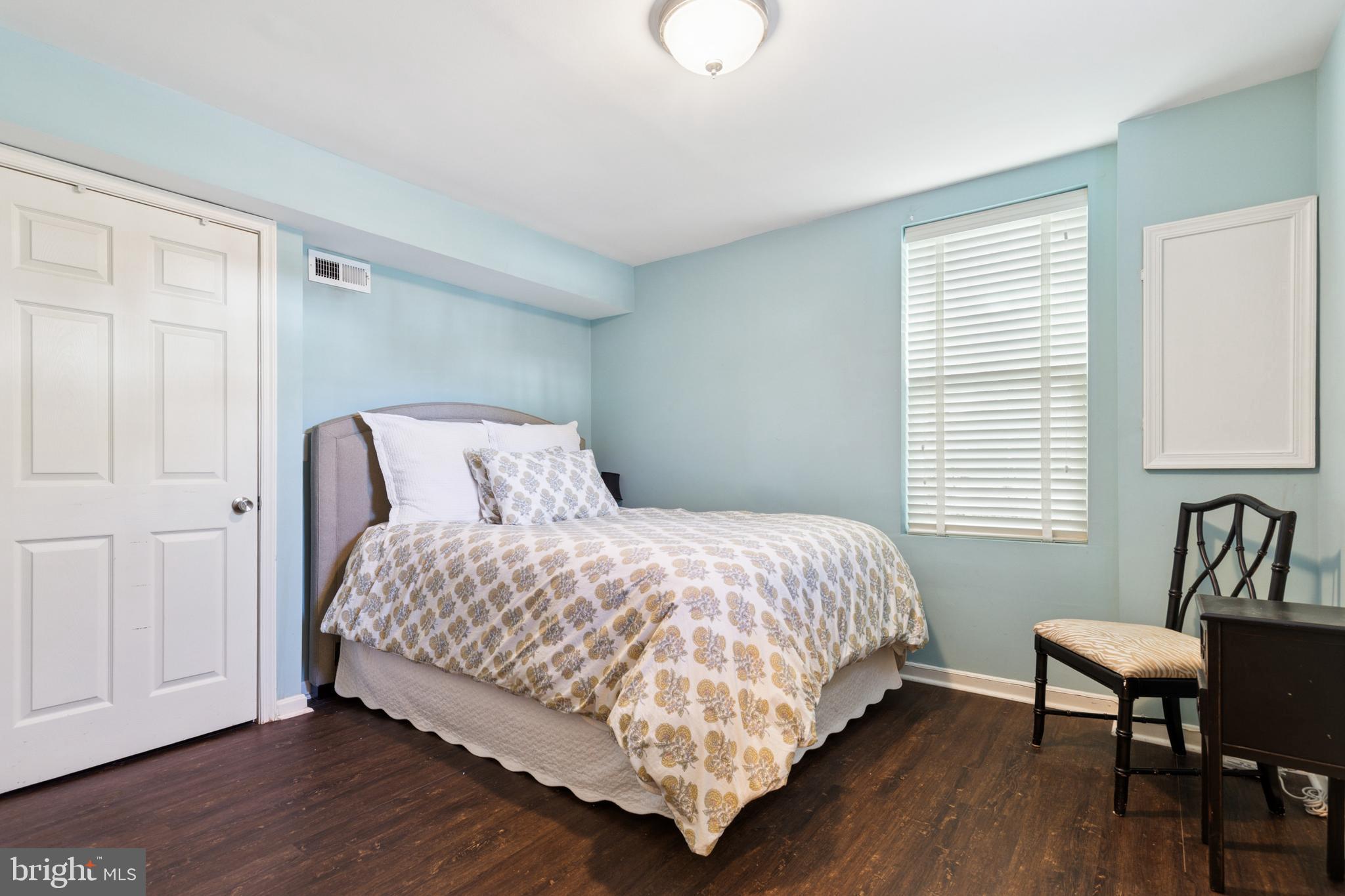 COUNTRY CLUB HILLS - Residential