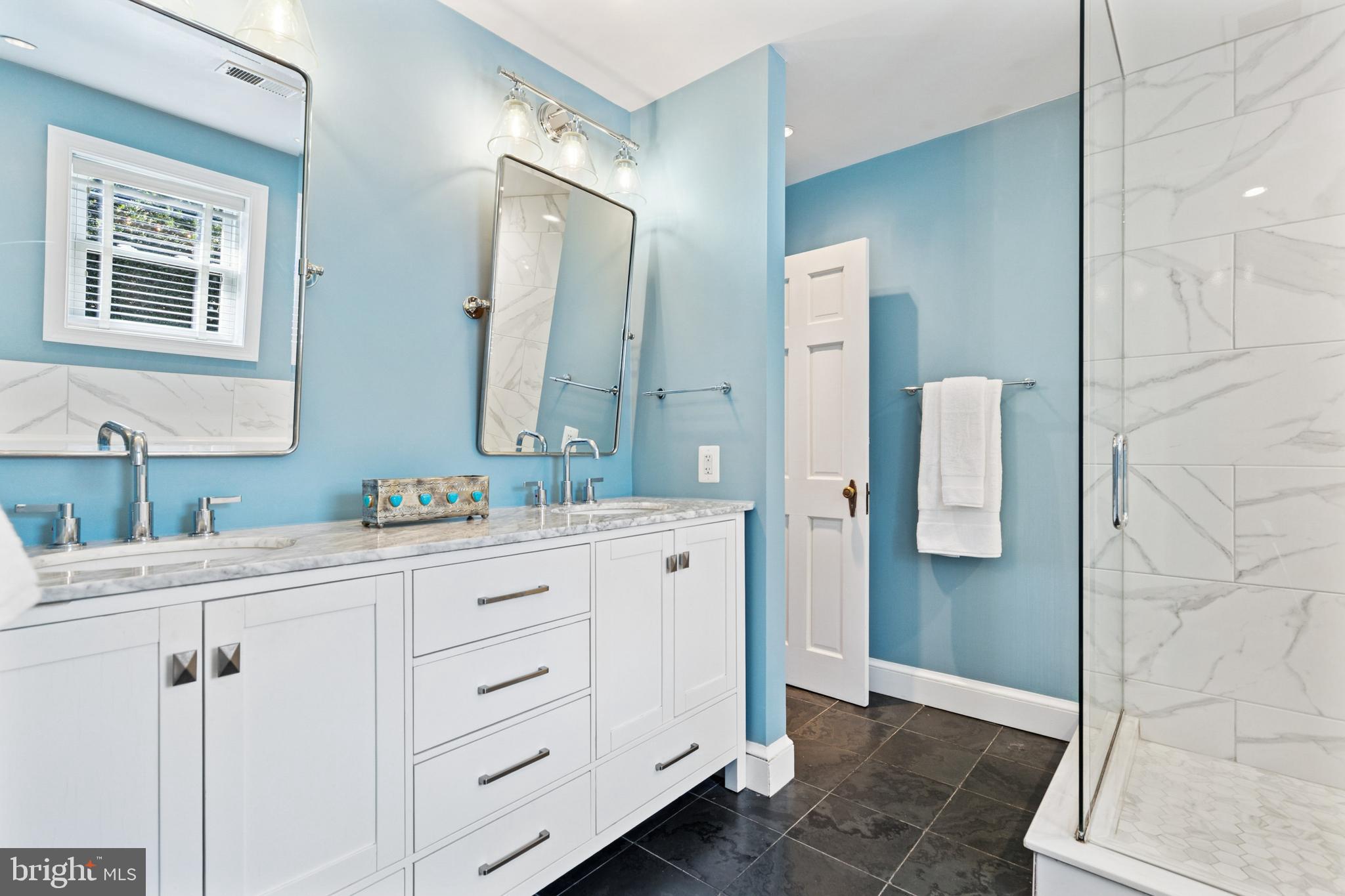 COUNTRY CLUB HILLS - Residential