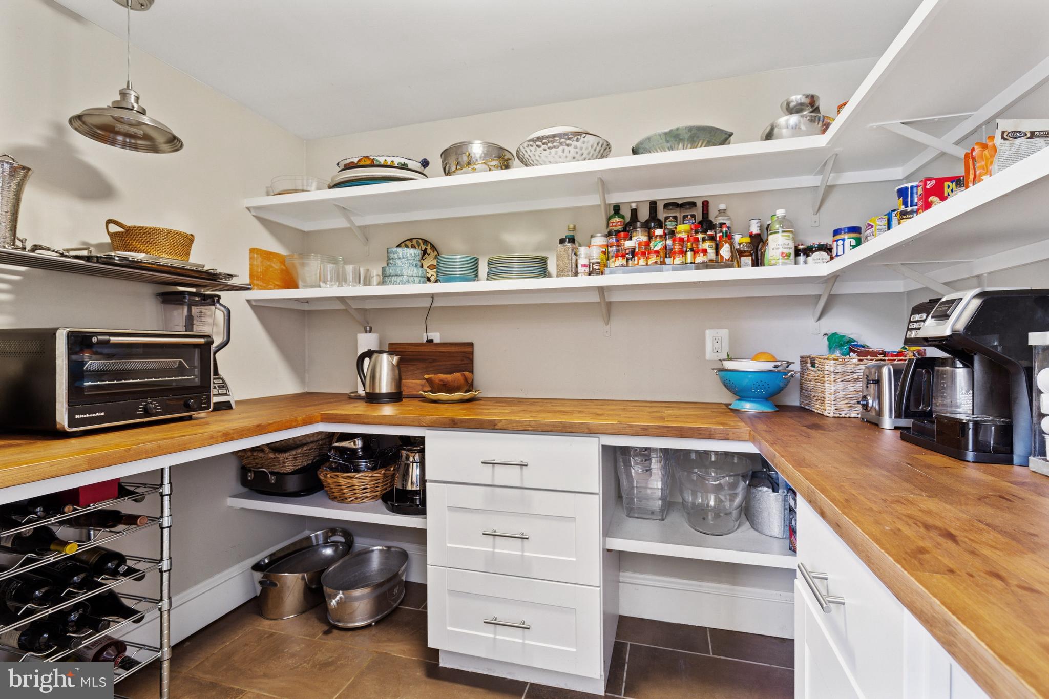 COUNTRY CLUB HILLS - Residential