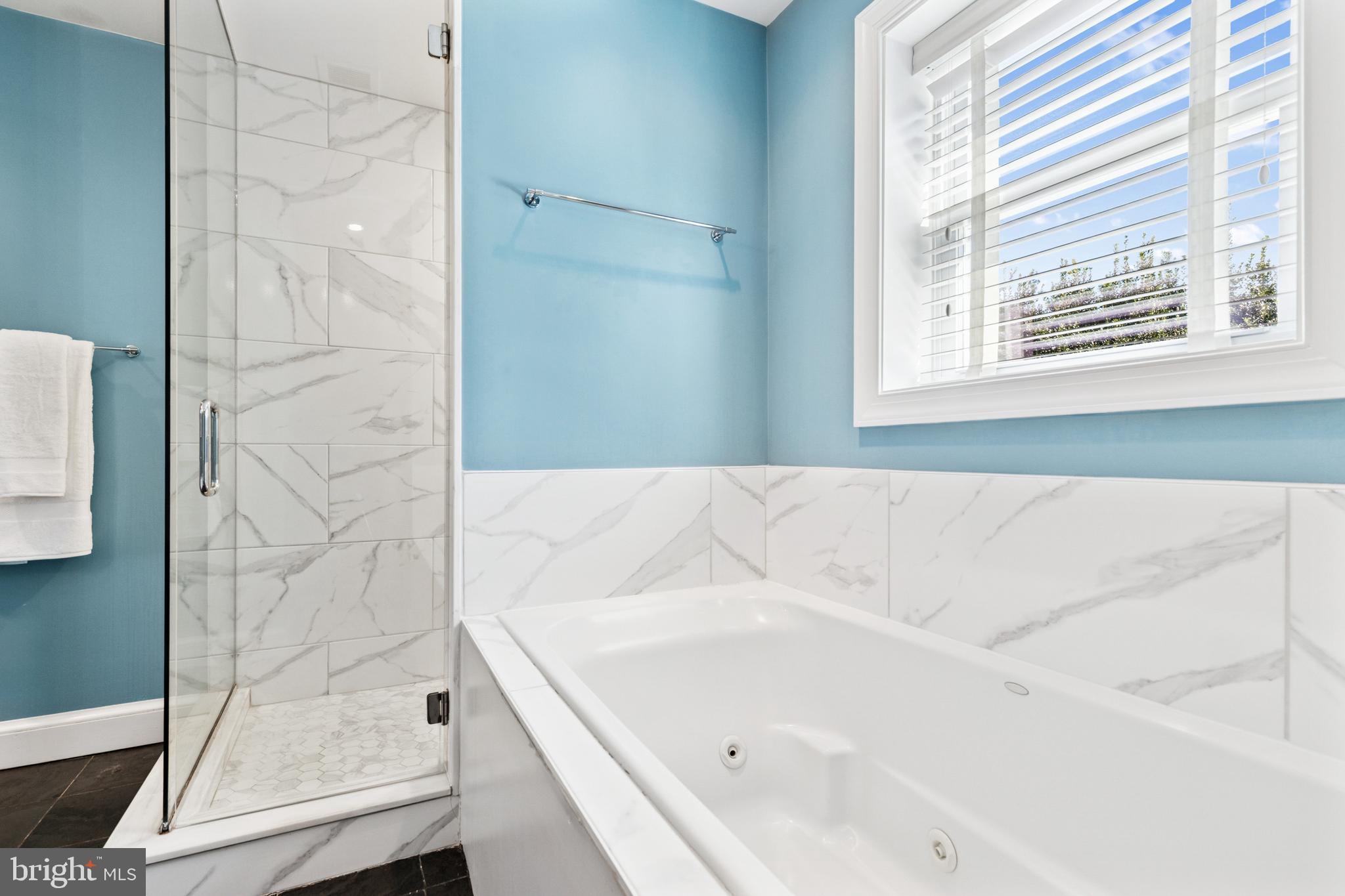 COUNTRY CLUB HILLS - Residential