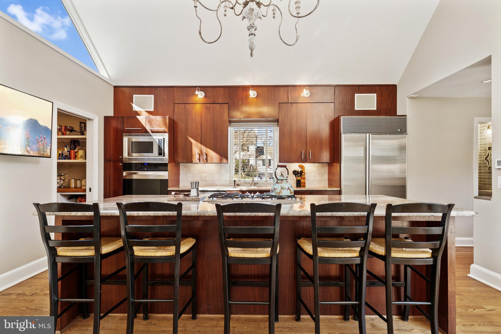 COUNTRY CLUB HILLS - Residential