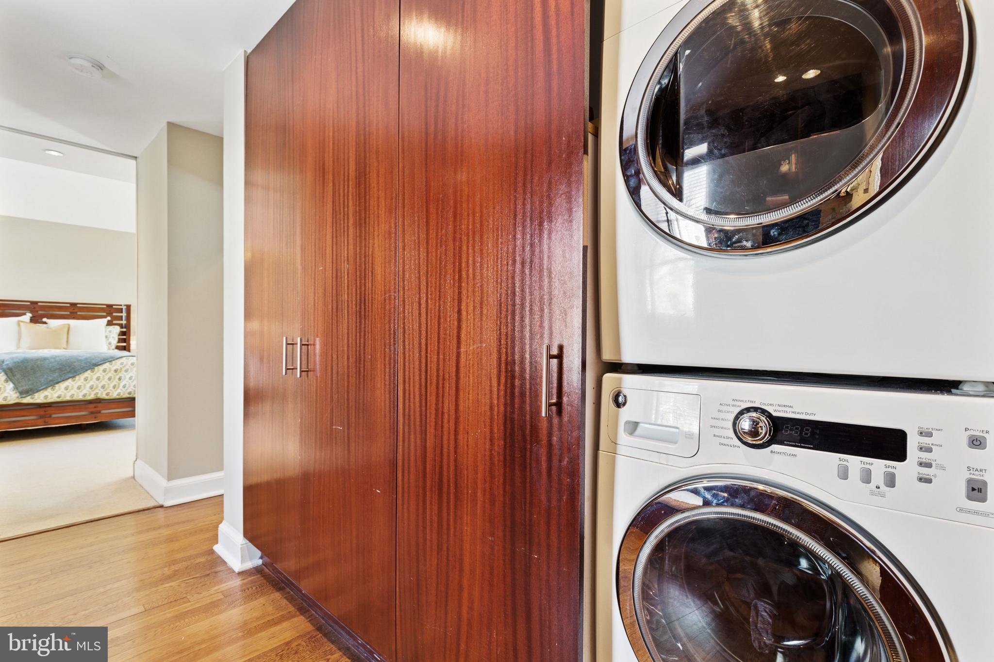 COUNTRY CLUB HILLS - Residential