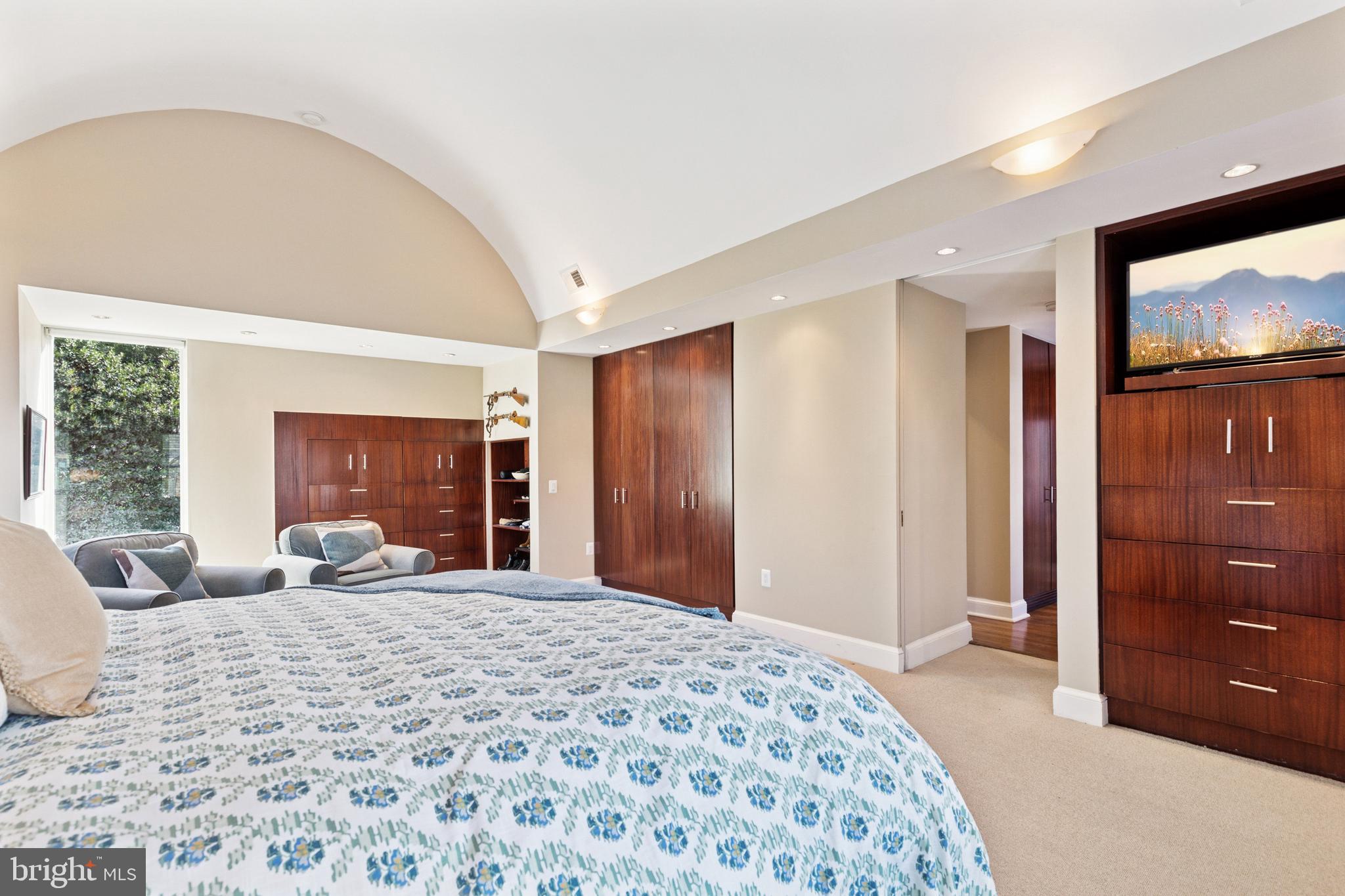 COUNTRY CLUB HILLS - Residential