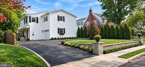 Photo of 391 Sugartown Road, WAYNE, PA 19087 (MLS # PADE2125628)