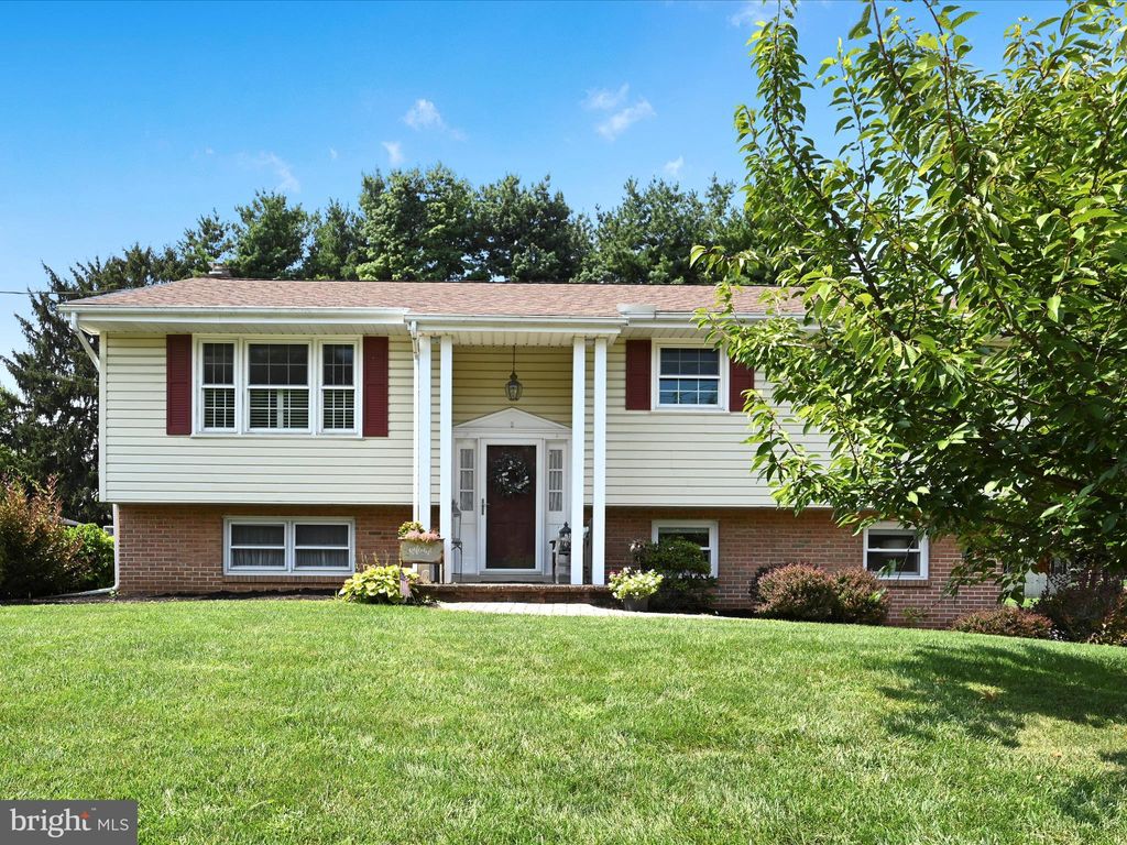 Photo of 5042 Martin Drive, EAST PETERSBURG, PA 17520 (MLS # PALA2074816)