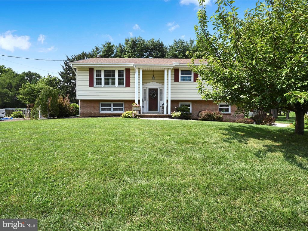 Photo of 5042 Martin Drive, EAST PETERSBURG, PA 17520 (MLS # PALA2074816)