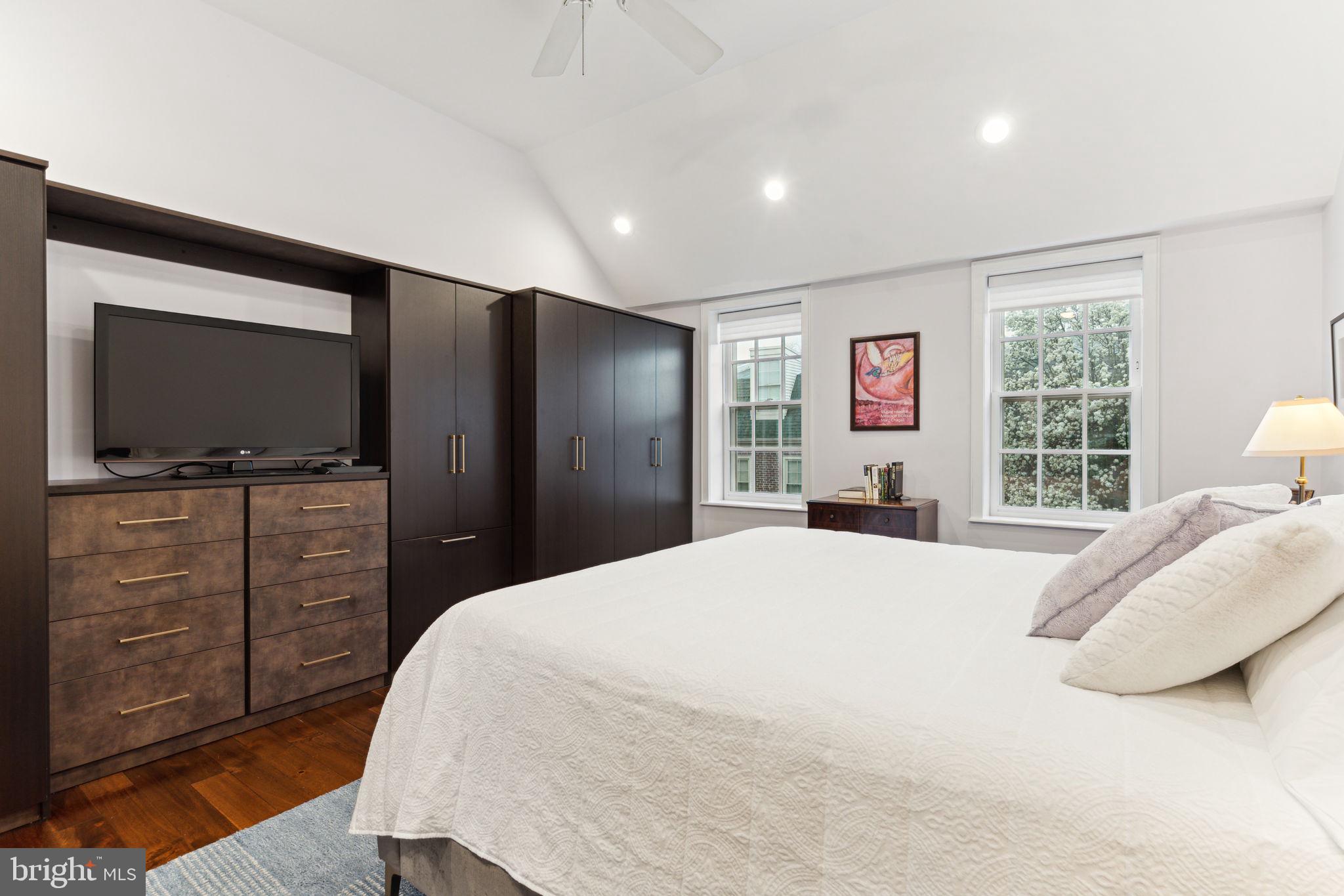 SOCIETY HILL - Residential