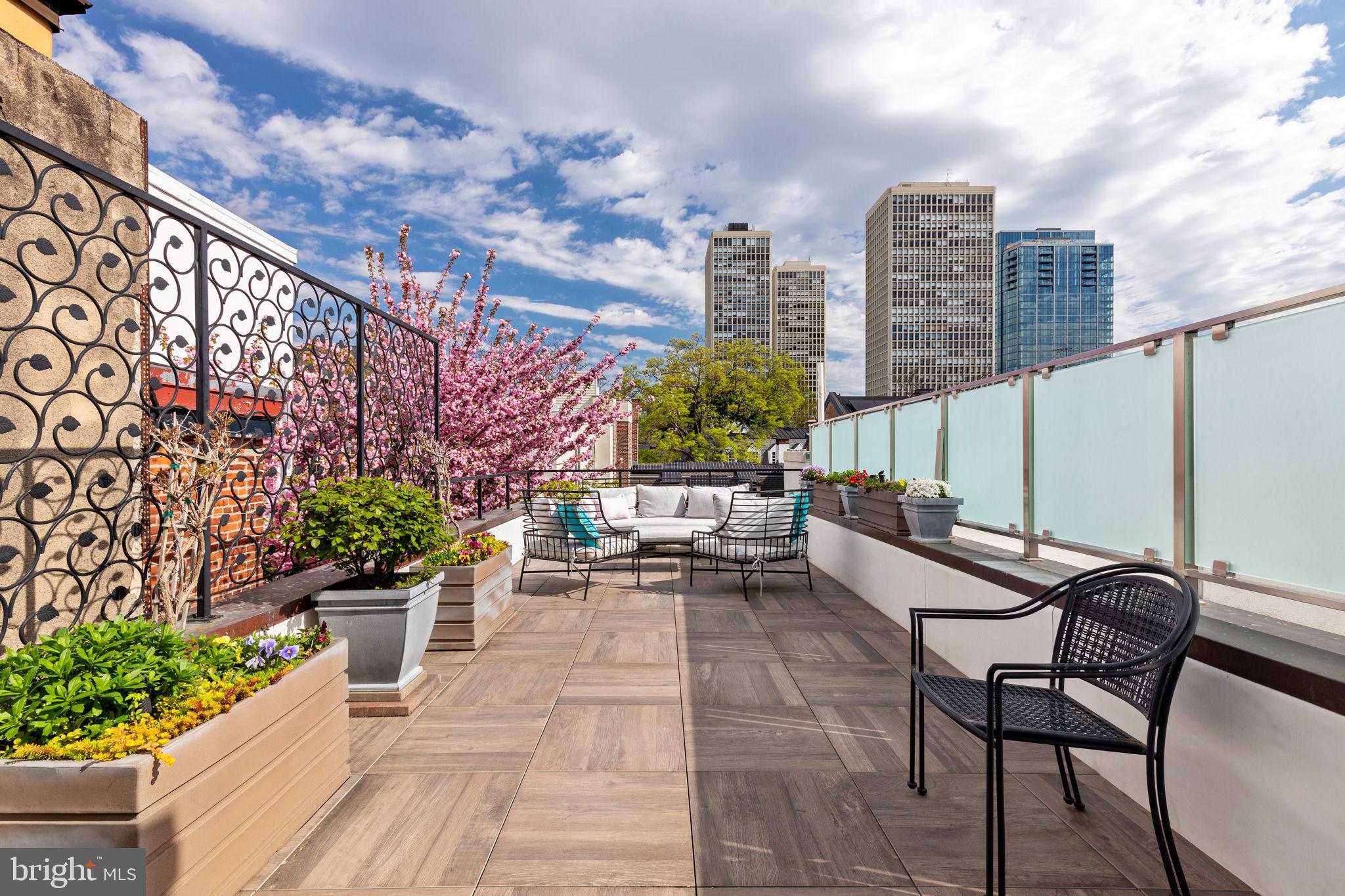 SOCIETY HILL - Residential