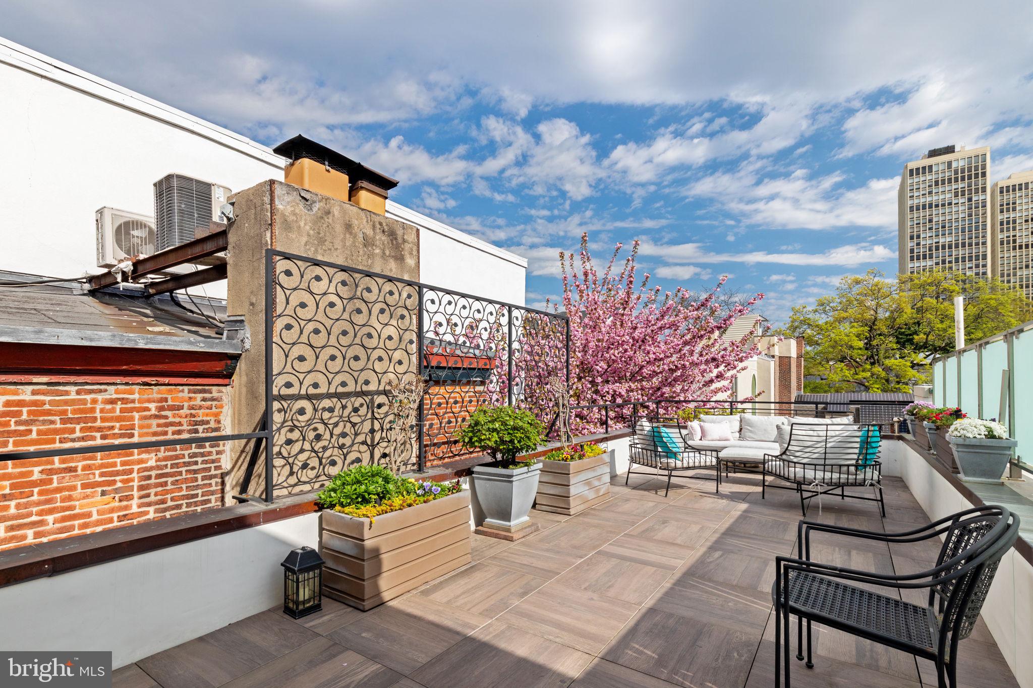 SOCIETY HILL - Residential